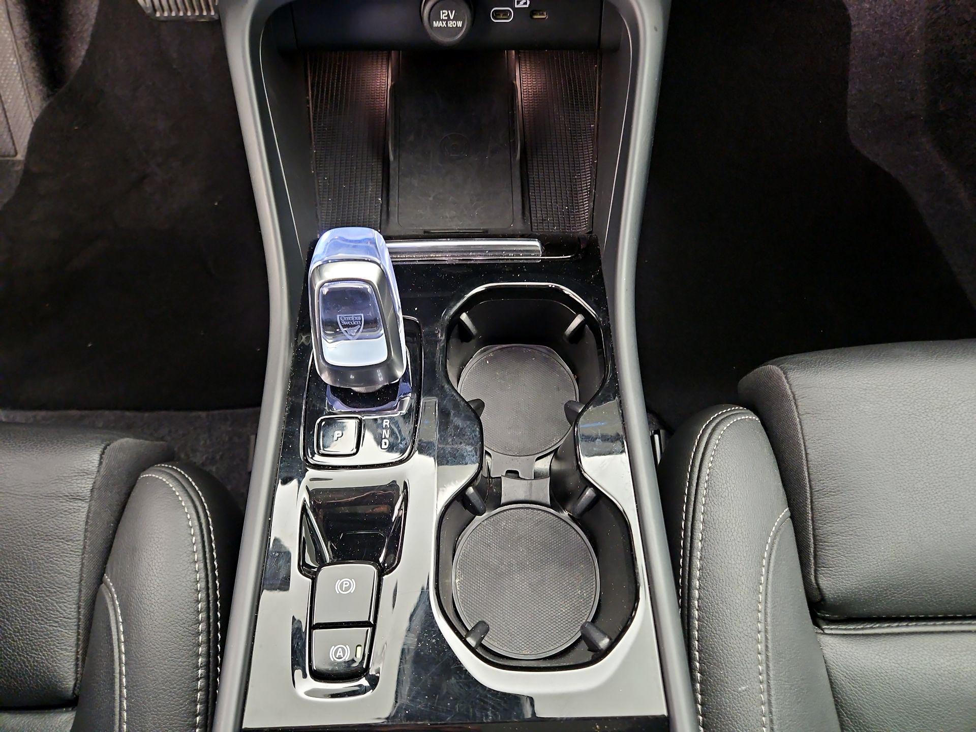 Thumbnail: 2025 Volvo XC40 - 18