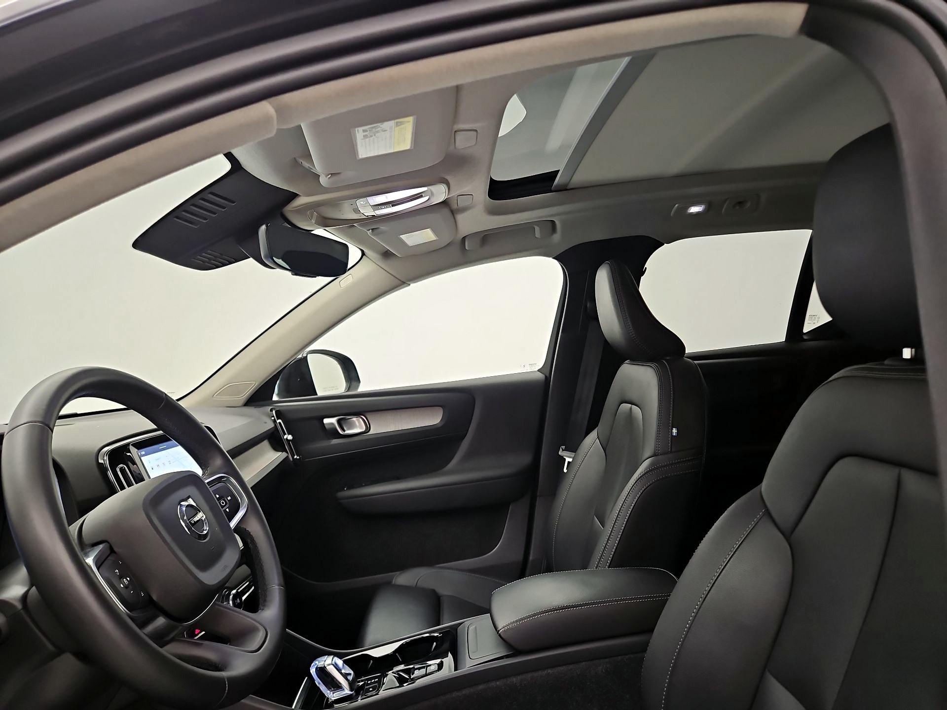 Thumbnail: 2025 Volvo XC40 - 20