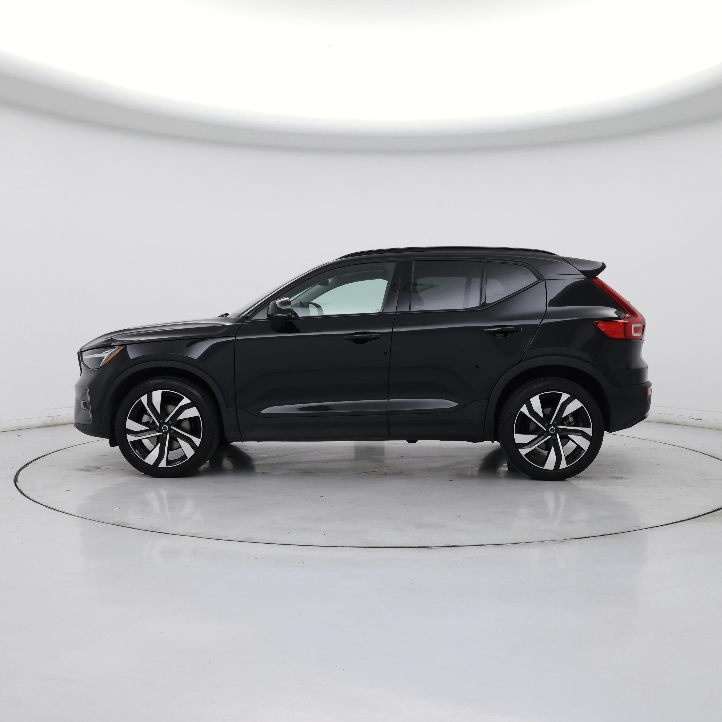 Thumbnail: 2025 Volvo XC40 - 3