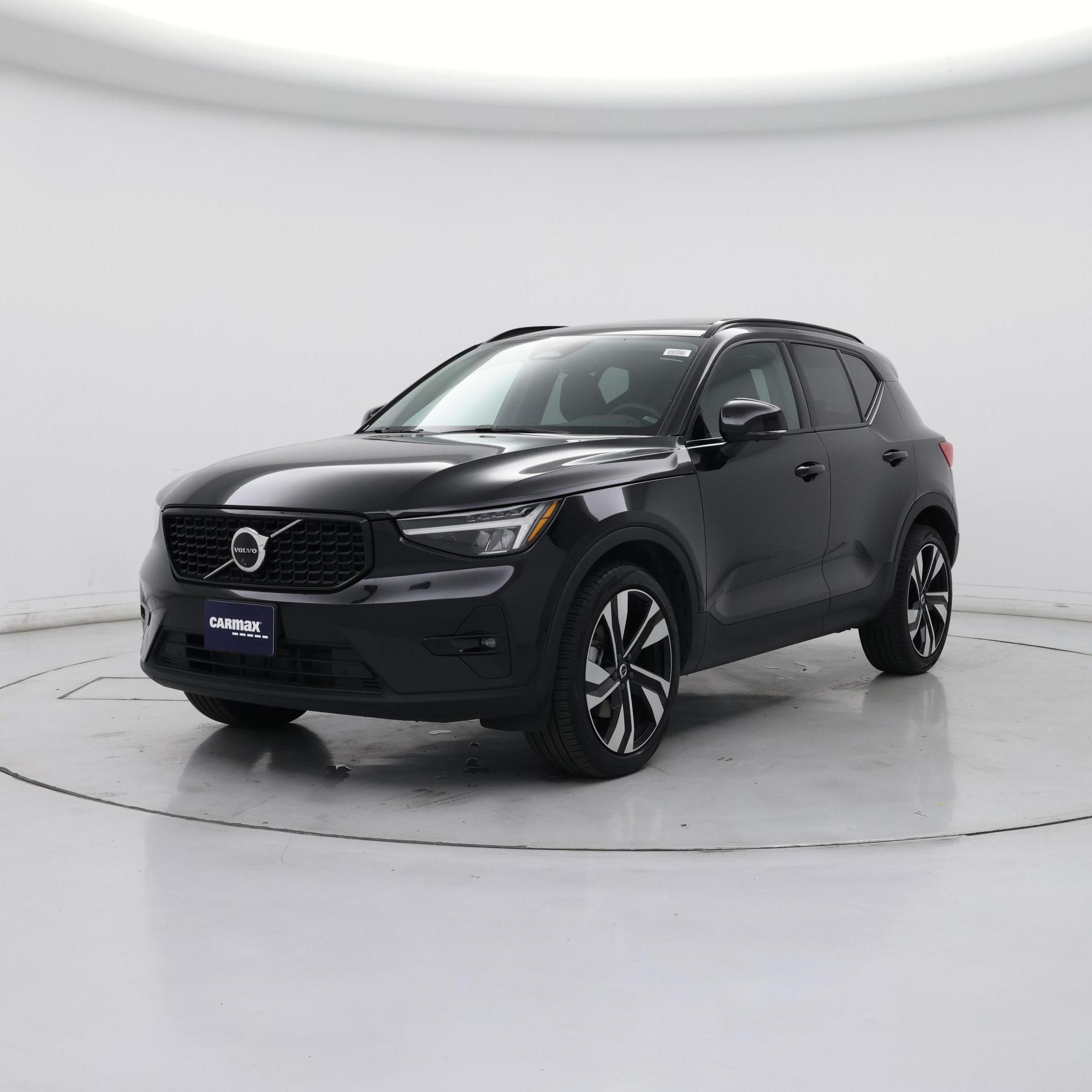 Thumbnail: 2025 Volvo XC40 - 4