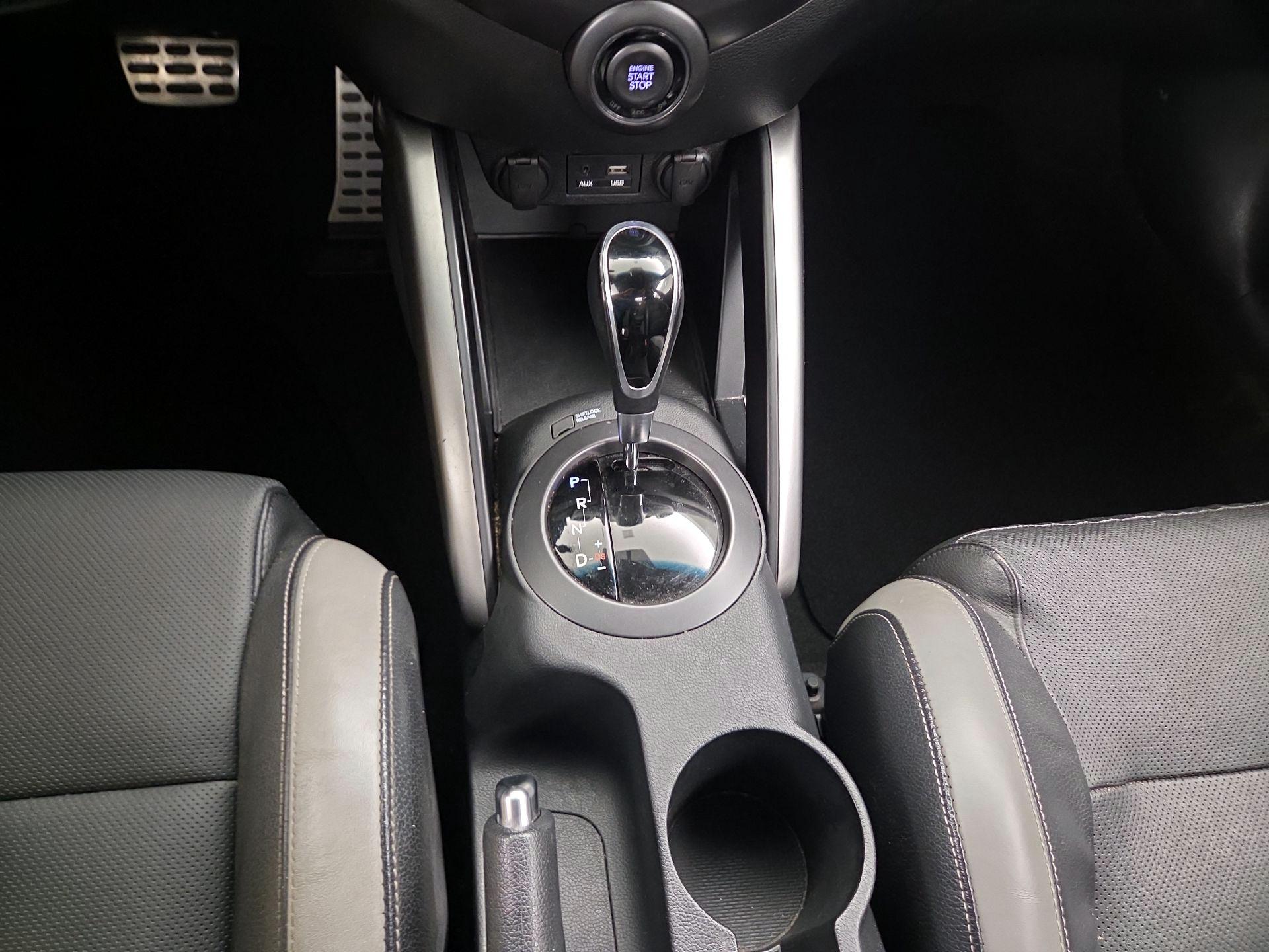 Thumbnail: 2016 Hyundai Veloster - 17