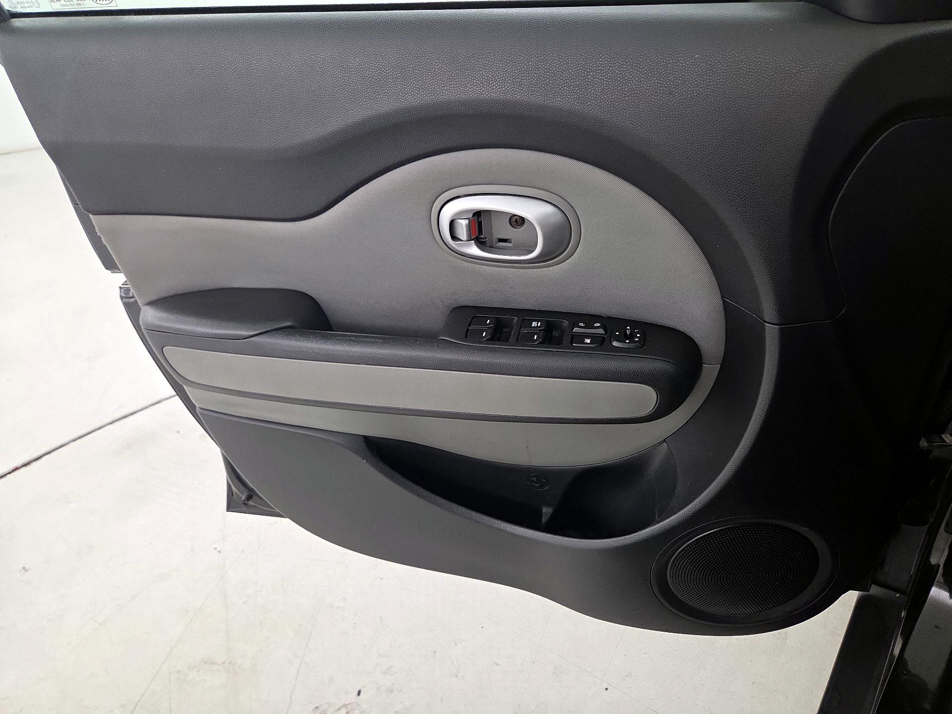 Thumbnail: 2015 Kia Soul - 12
