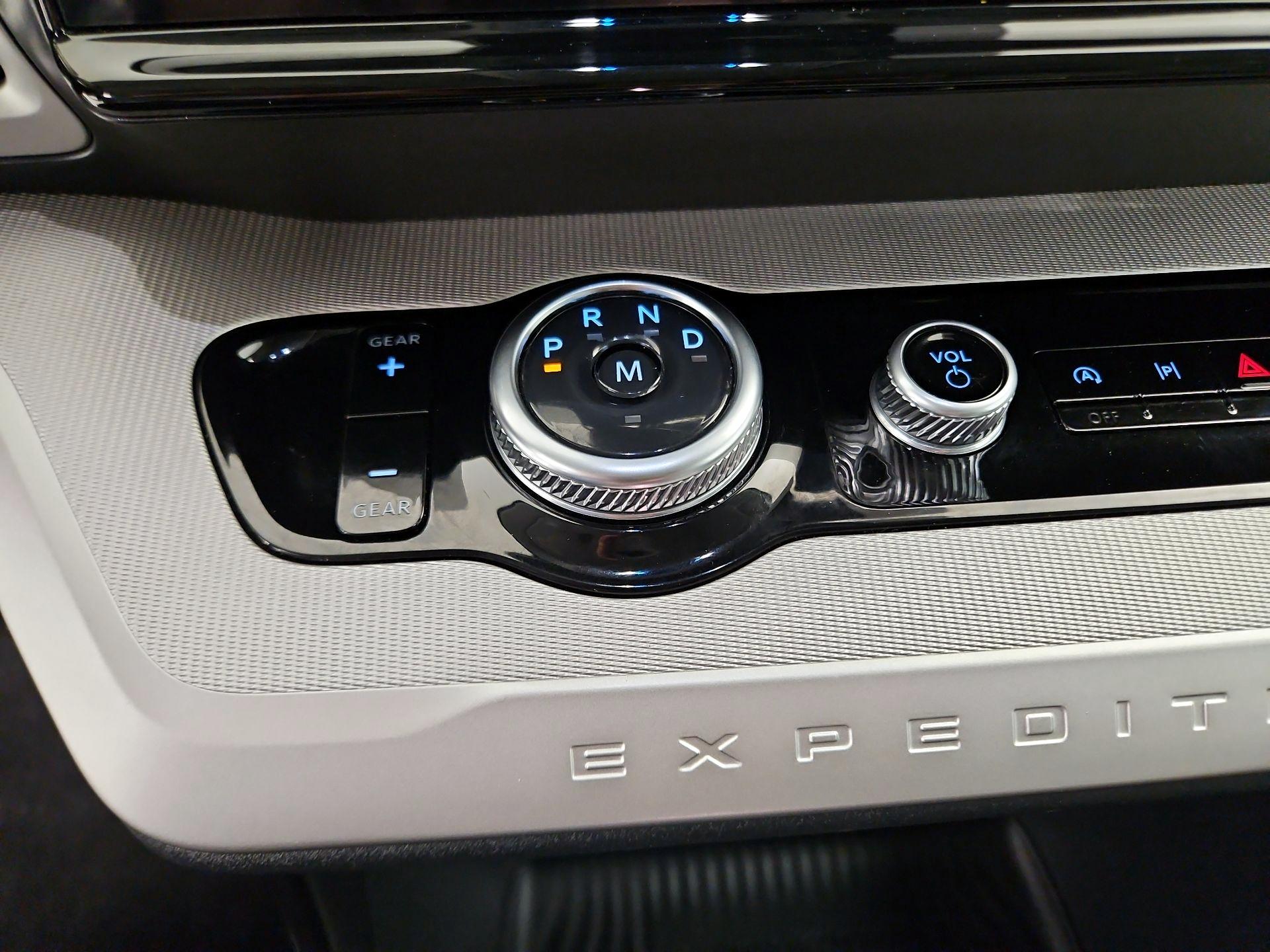 Thumbnail: 2025 Ford Expedition - 15