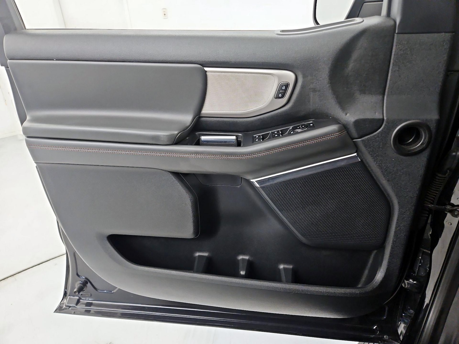 2025 Ford Expedition Active - Photo 13