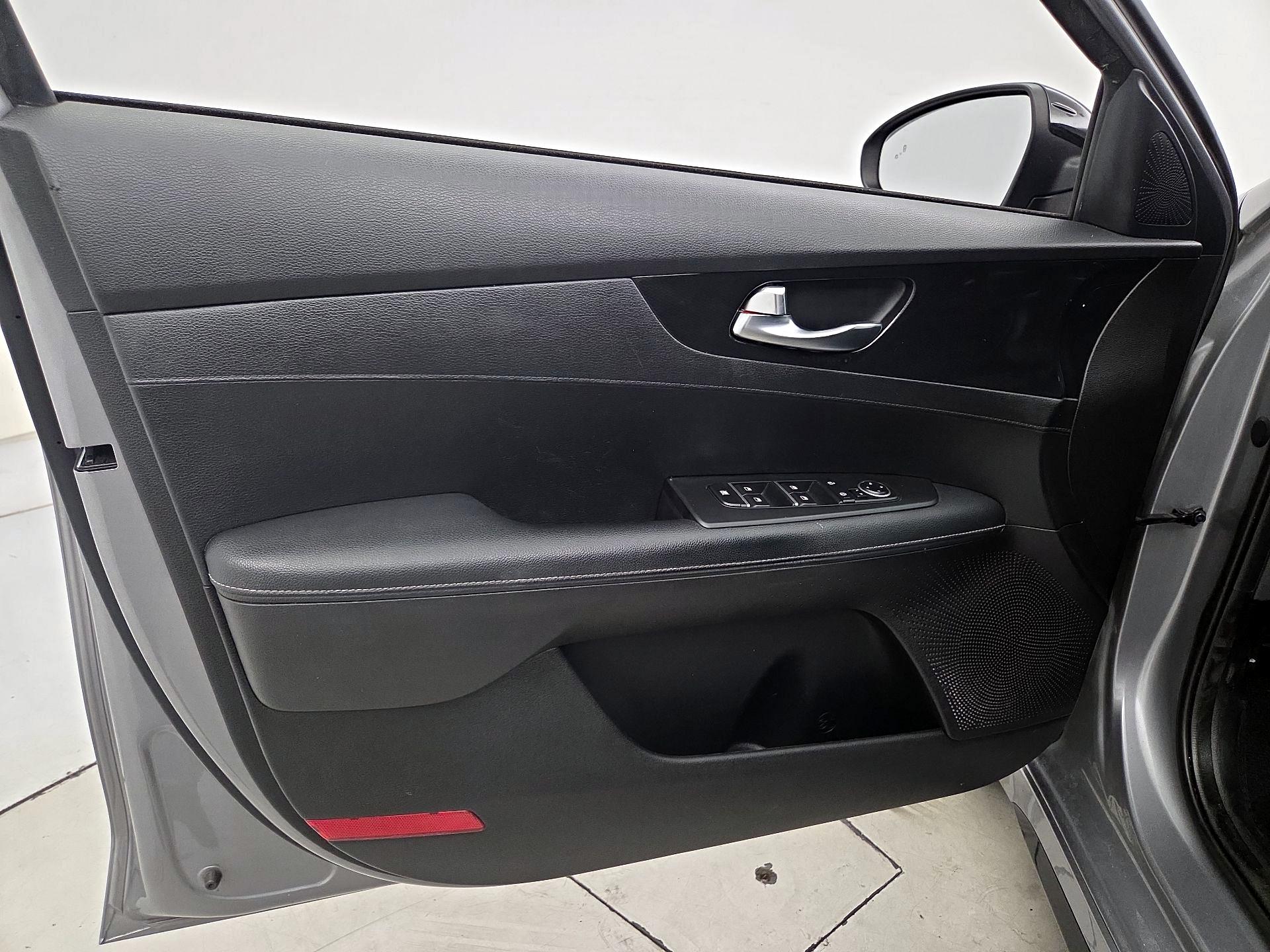 Thumbnail: 2023 Kia Forte - 12