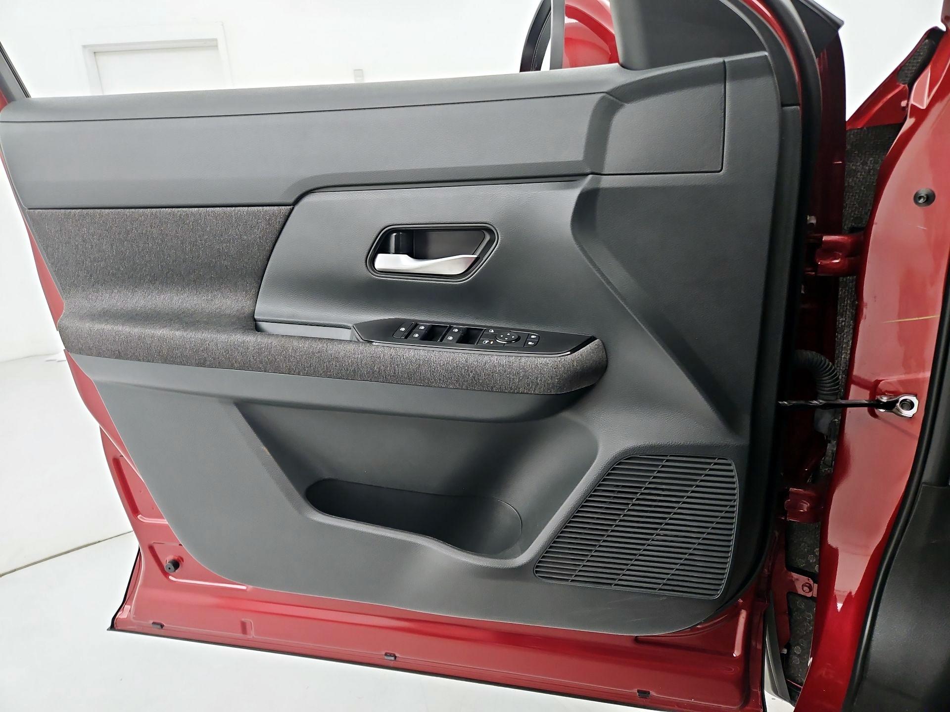 Thumbnail: 2025 Nissan Kicks - 12