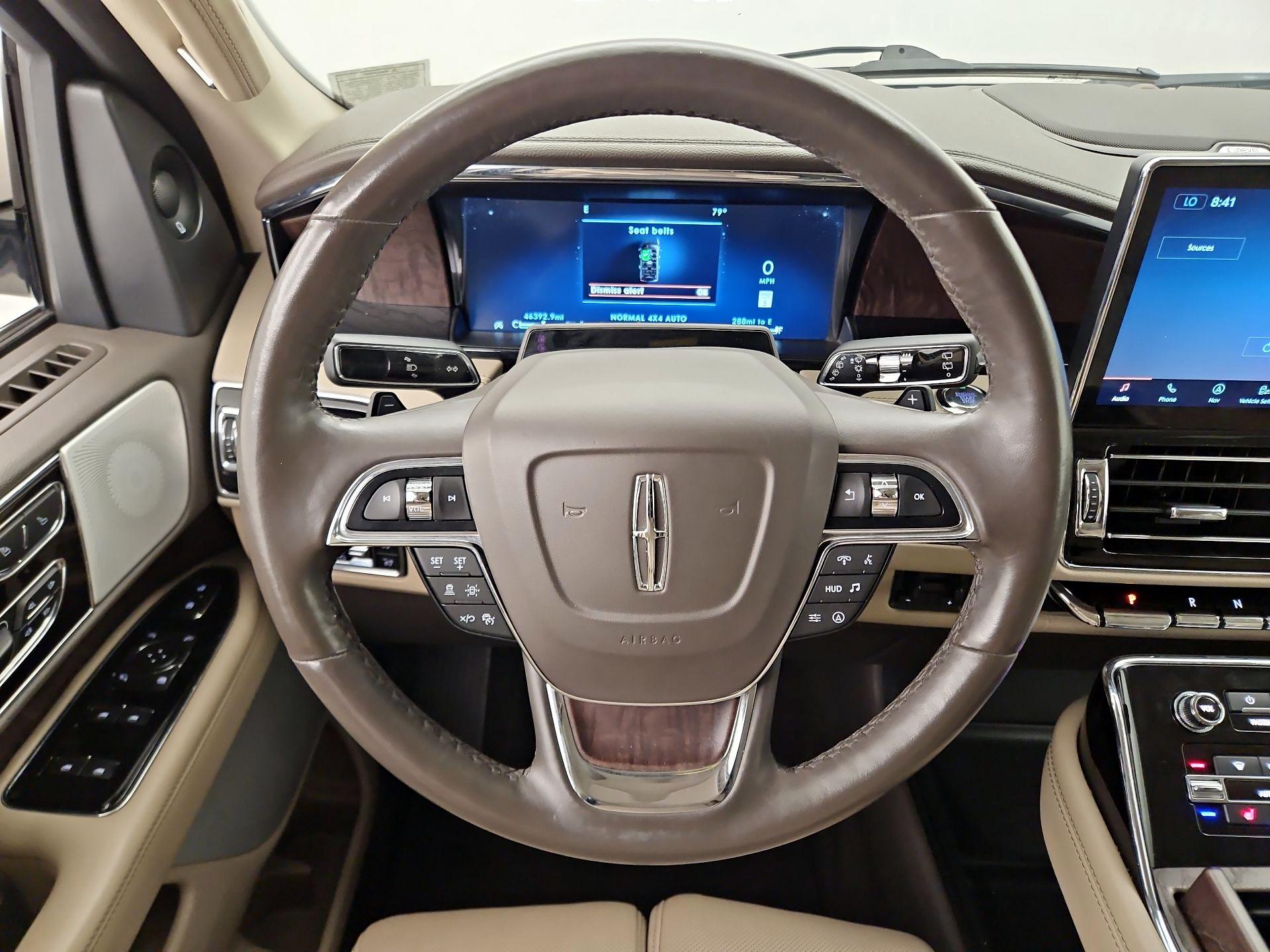 Thumbnail: 2022 Lincoln Navigator - 10
