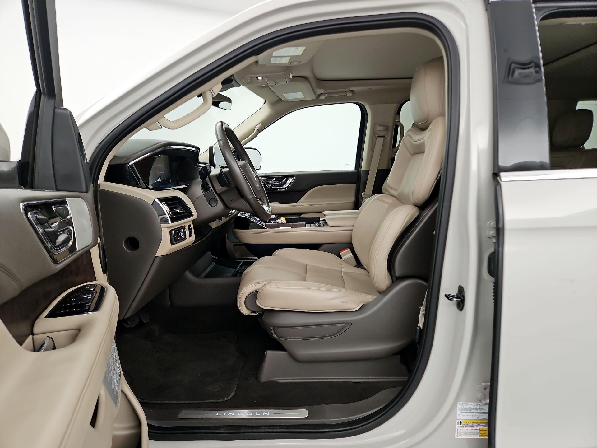 Thumbnail: 2022 Lincoln Navigator - 11