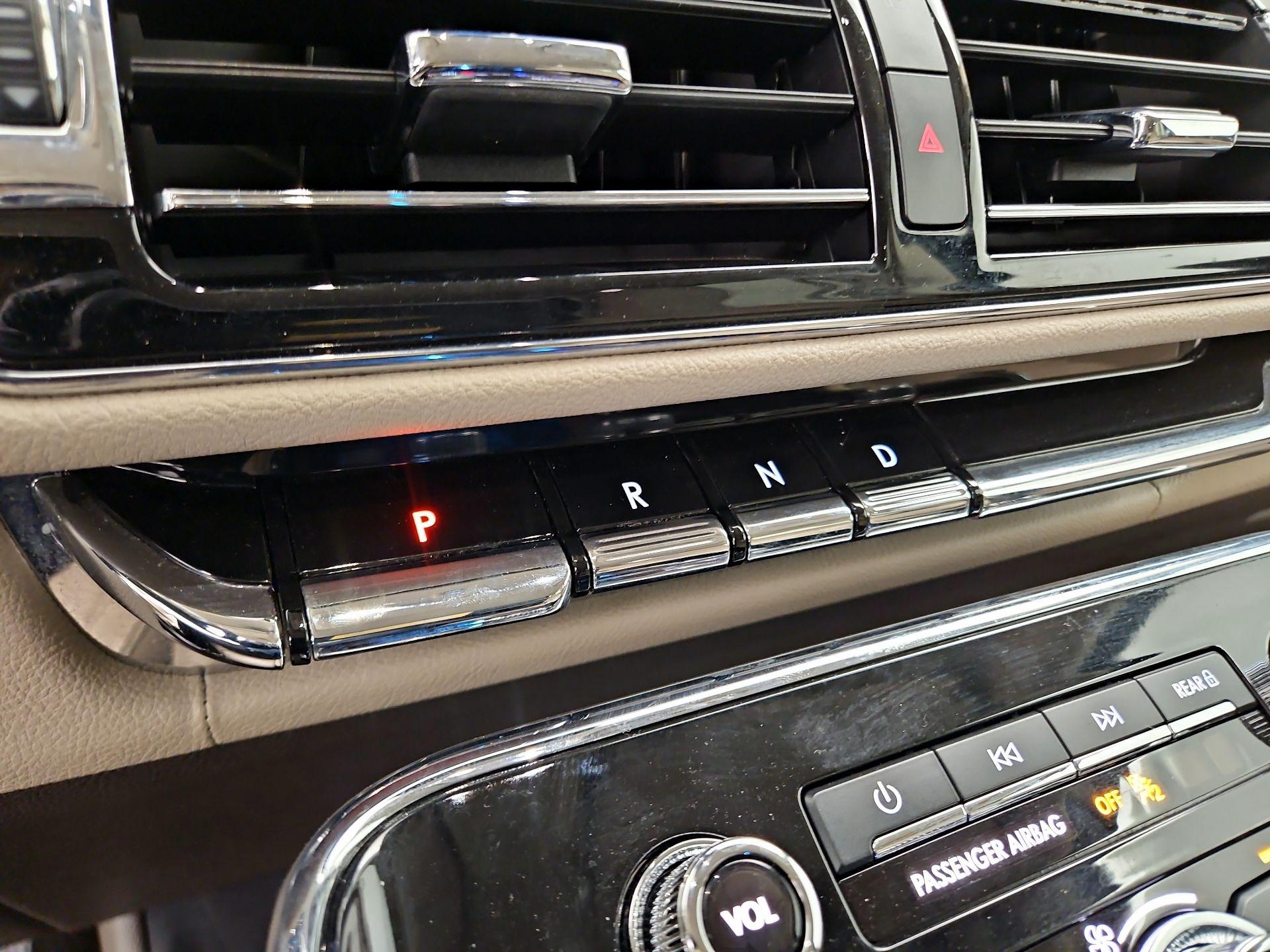 Thumbnail: 2022 Lincoln Navigator - 15