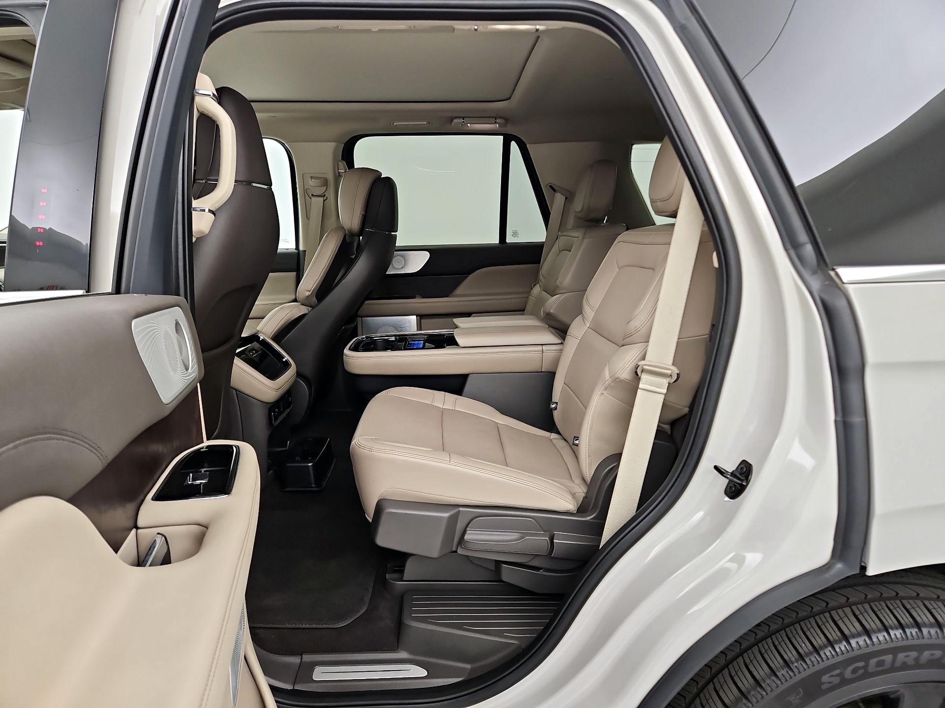 Thumbnail: 2022 Lincoln Navigator - 16