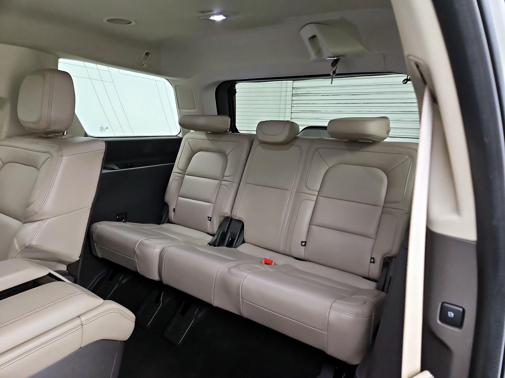 Thumbnail: 2022 Lincoln Navigator - 17