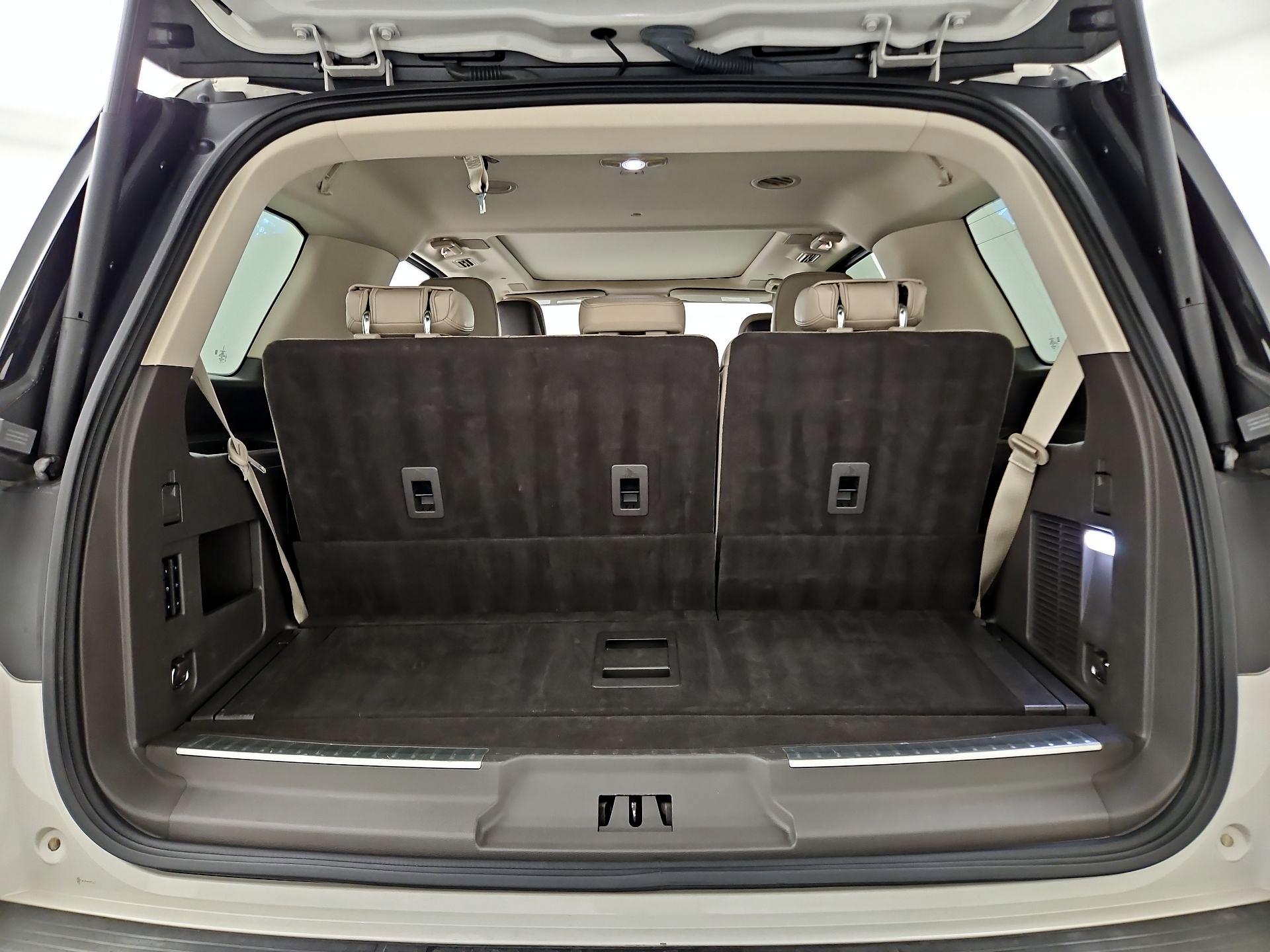 Thumbnail: 2022 Lincoln Navigator - 18
