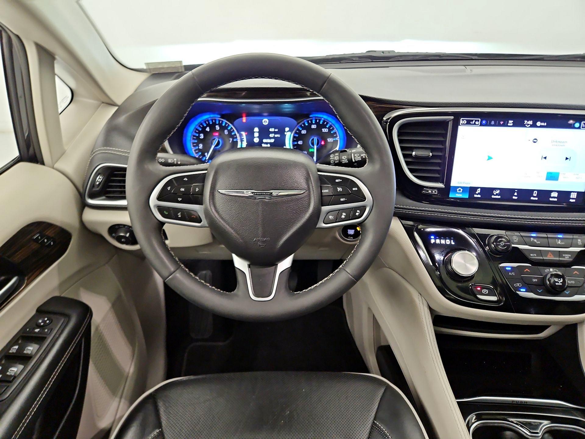 Thumbnail: 2024 Chrysler Pacifica - 10