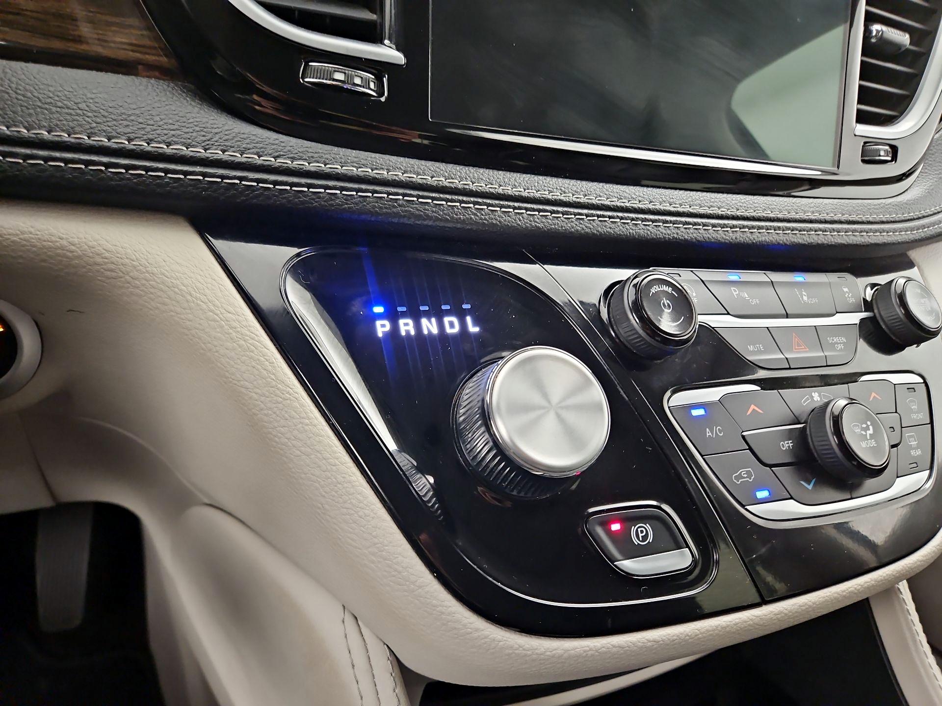 Thumbnail: 2024 Chrysler Pacifica - 18
