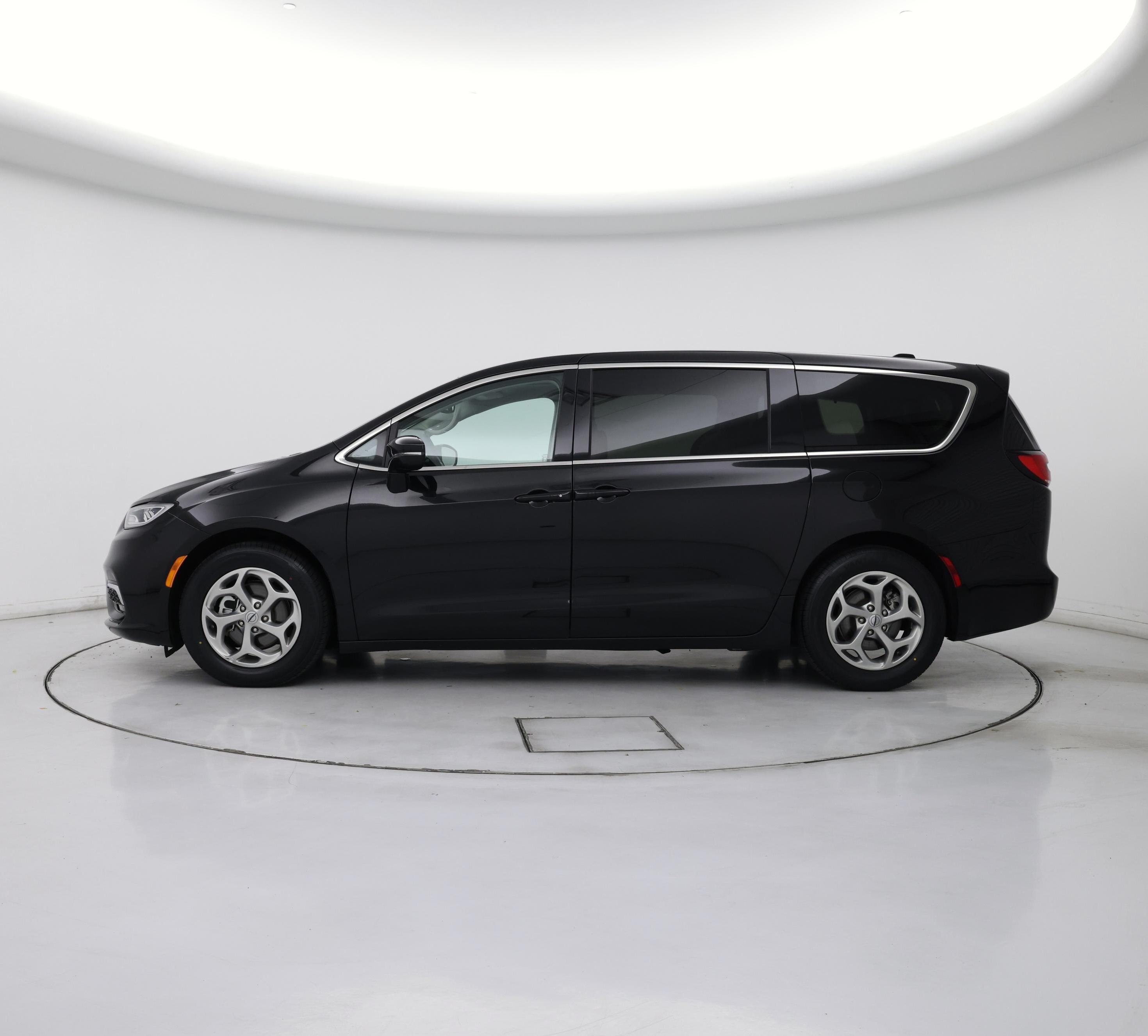 Thumbnail: 2024 Chrysler Pacifica - 3