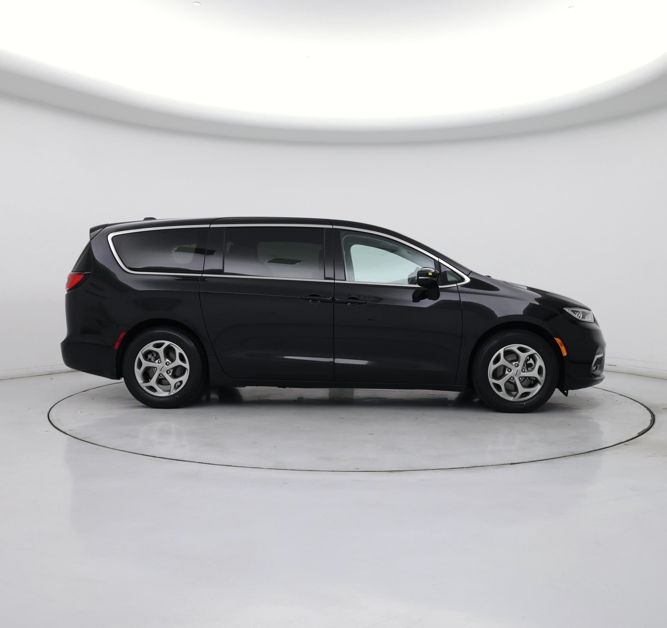 Thumbnail: 2024 Chrysler Pacifica - 7