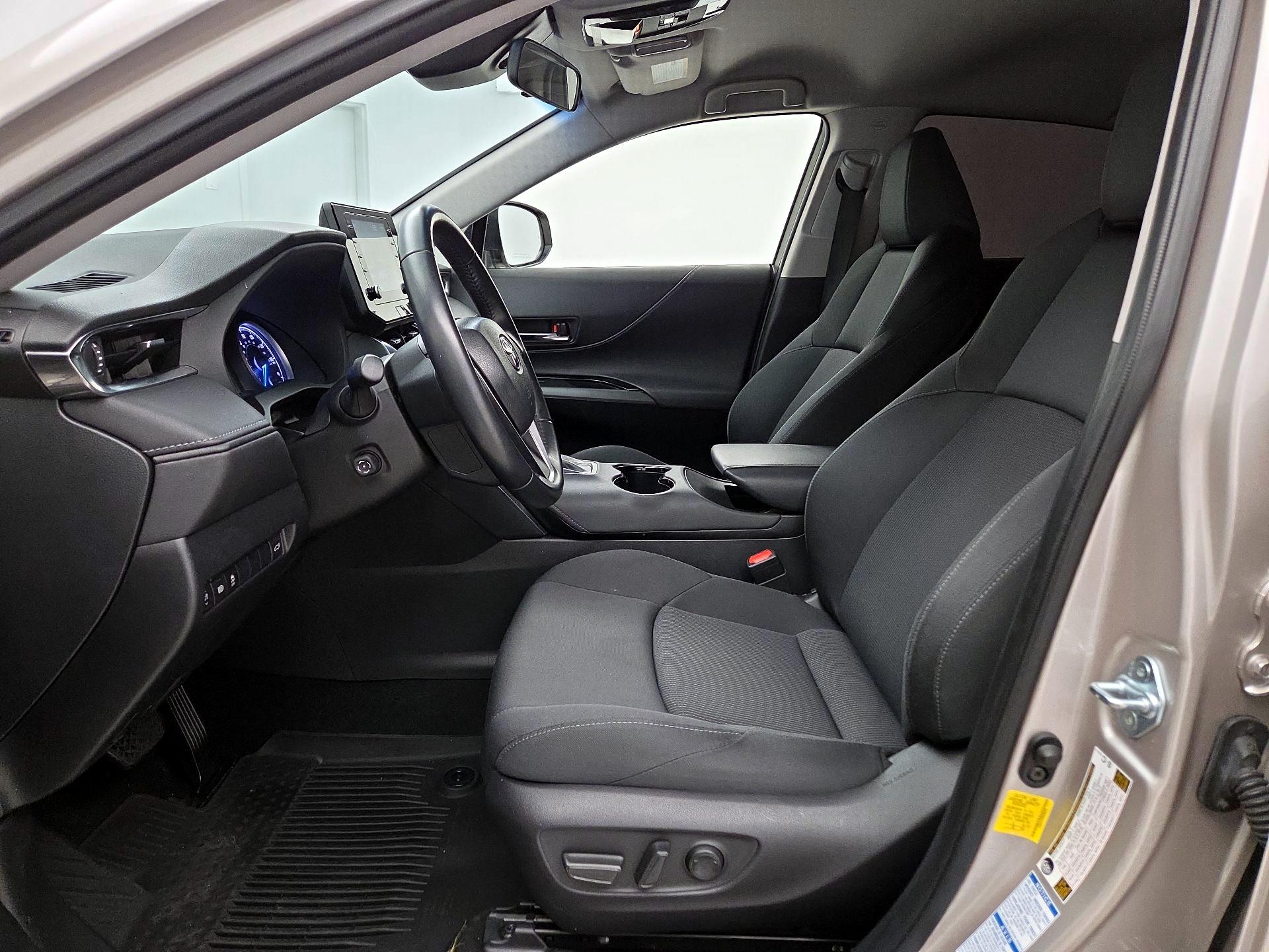 Thumbnail: 2021 Toyota Venza - 11