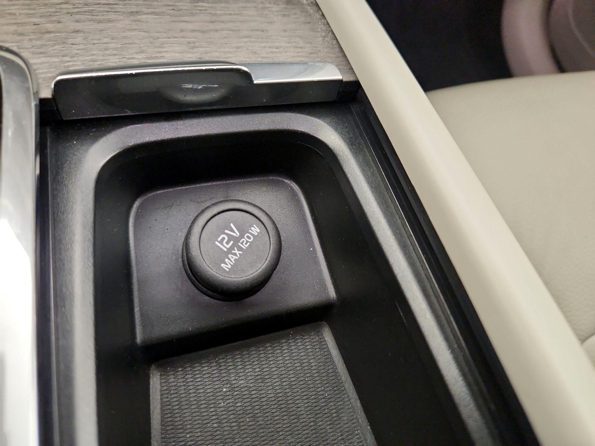 Thumbnail: 2023 Volvo XC90 - 18
