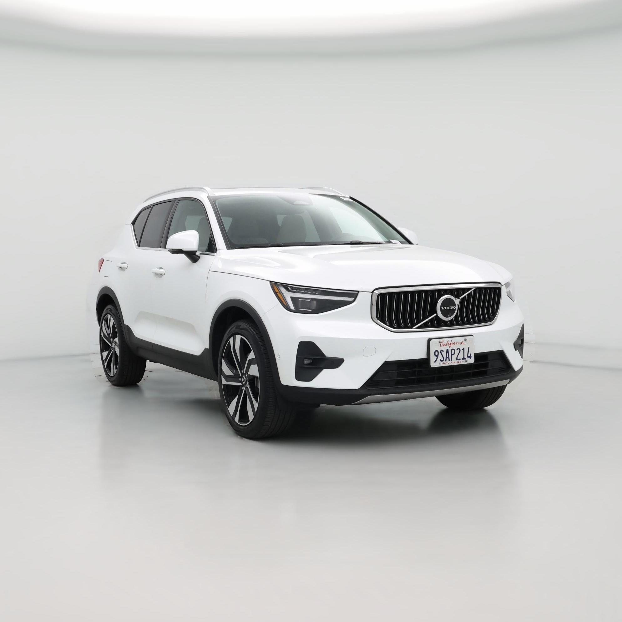 Thumbnail: 2025 Volvo XC40 - 1