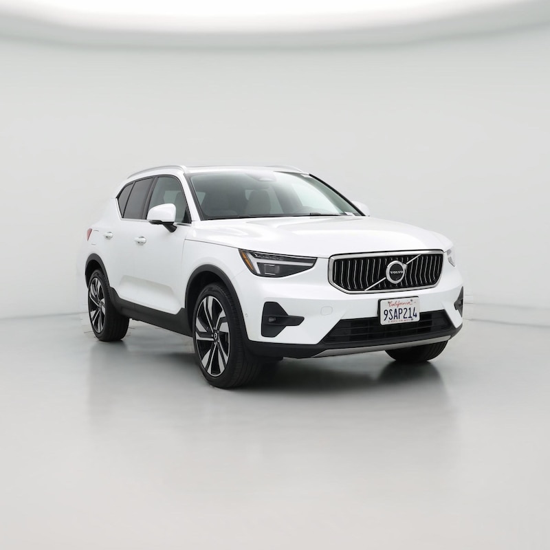 2025 Volvo XC40 B5 Plus Bright Theme