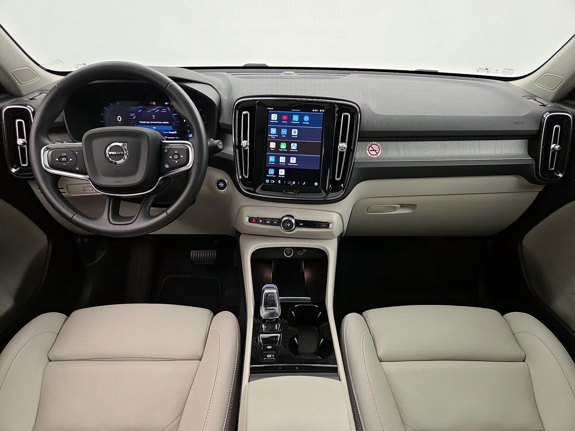 Thumbnail: 2025 Volvo XC40 - 9