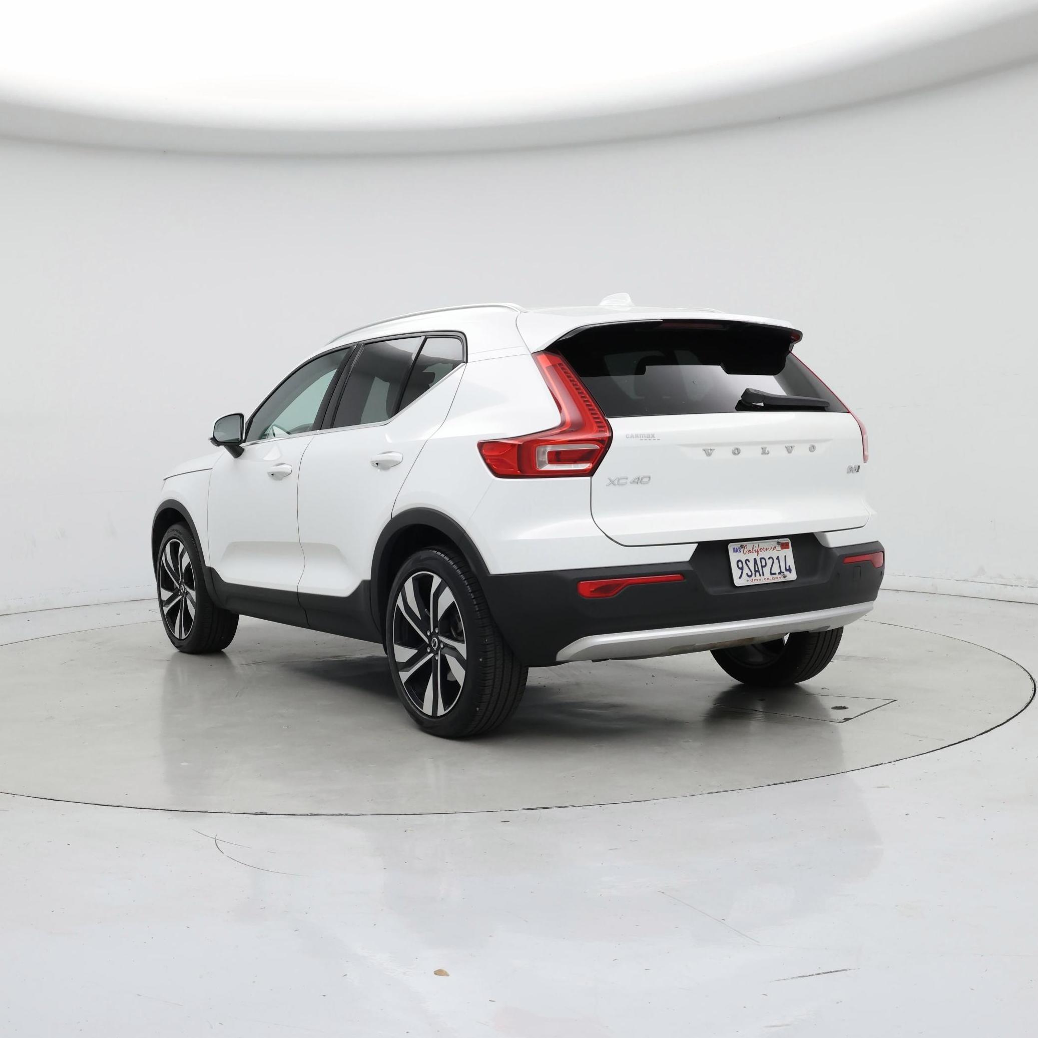 Thumbnail: 2025 Volvo XC40 - 2