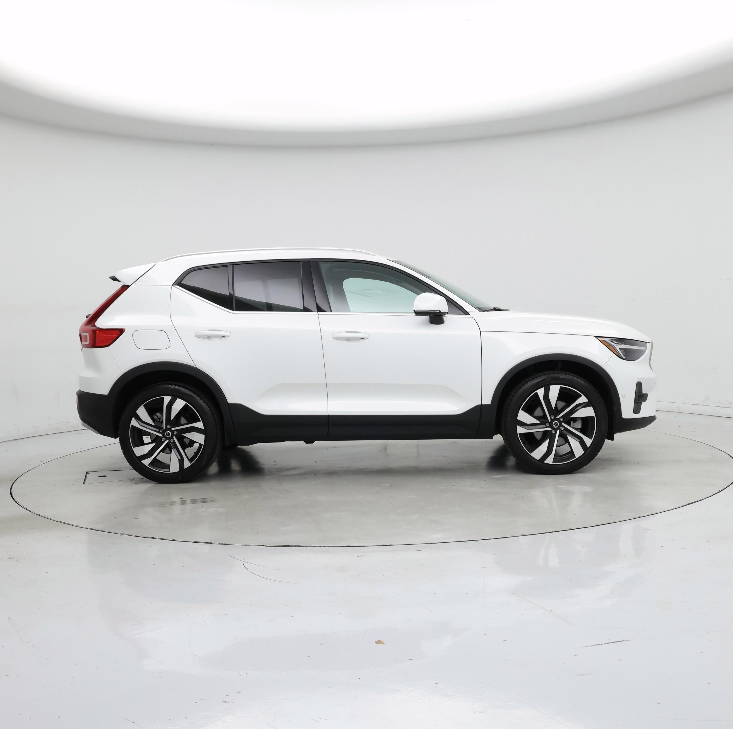 Thumbnail: 2025 Volvo XC40 - 7