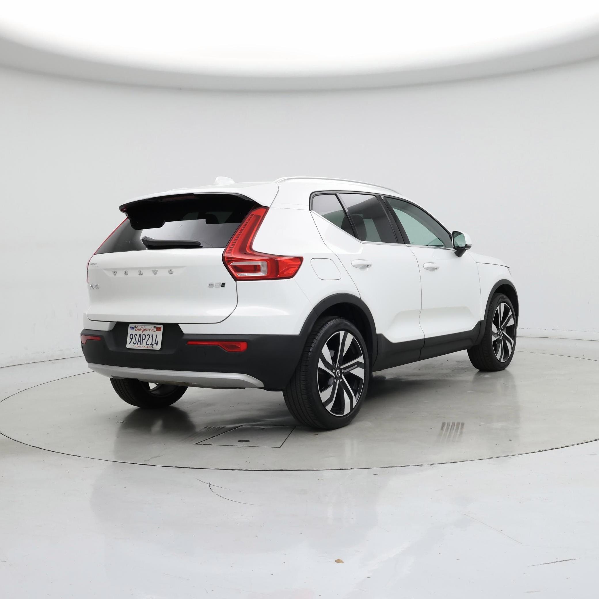 Thumbnail: 2025 Volvo XC40 - 8