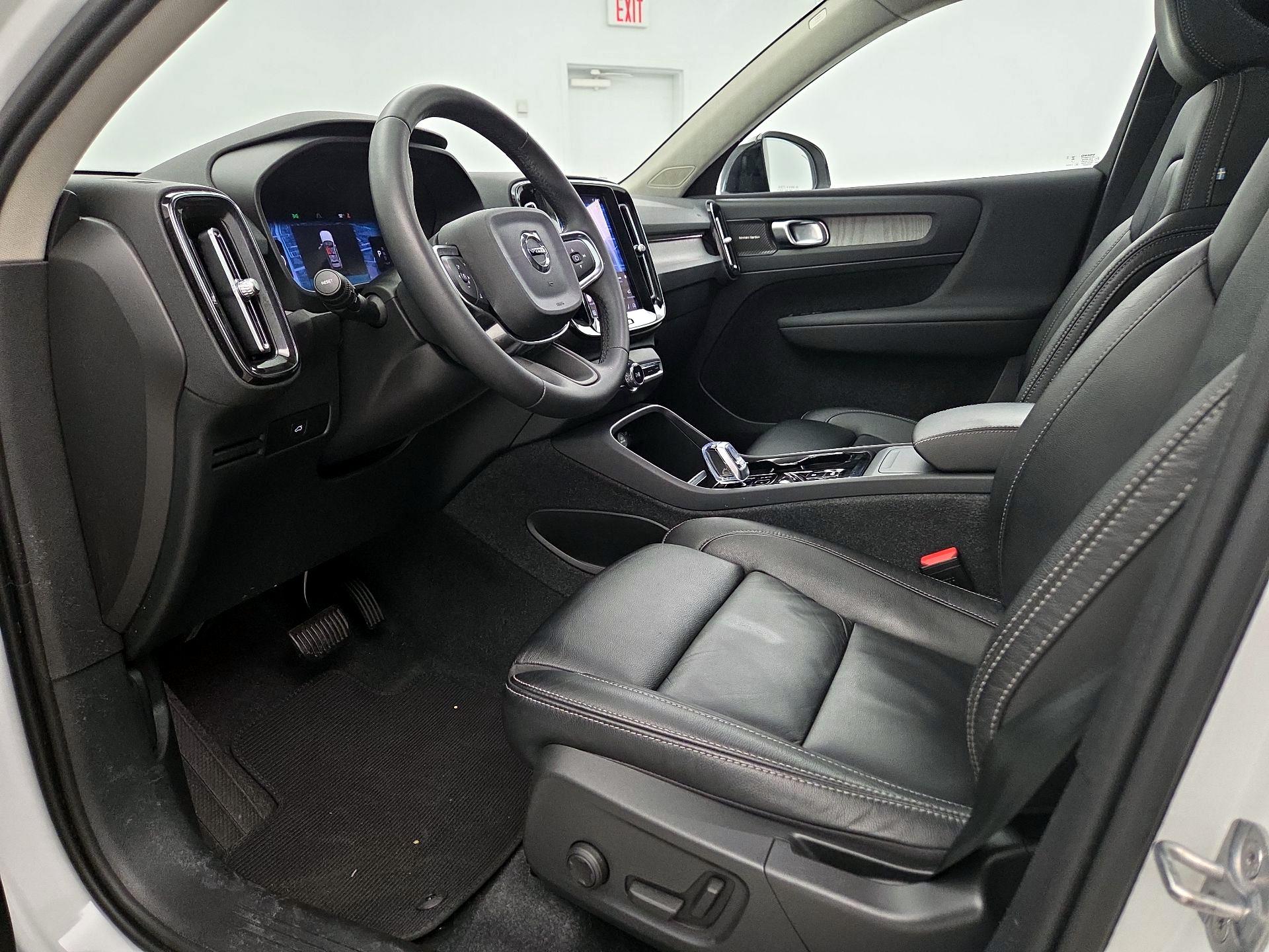 Thumbnail: 2024 Volvo XC40 - 11