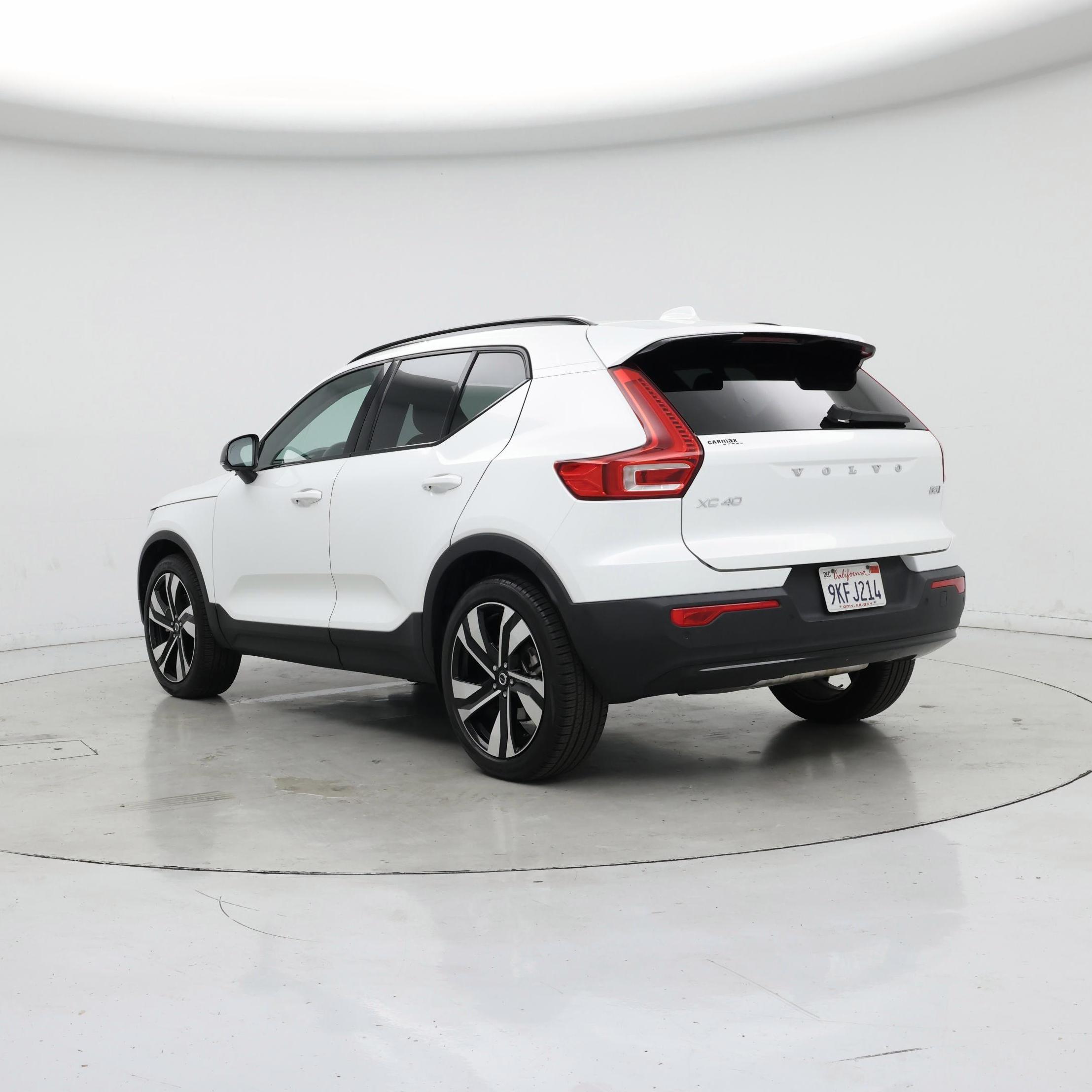 Thumbnail: 2024 Volvo XC40 - 2
