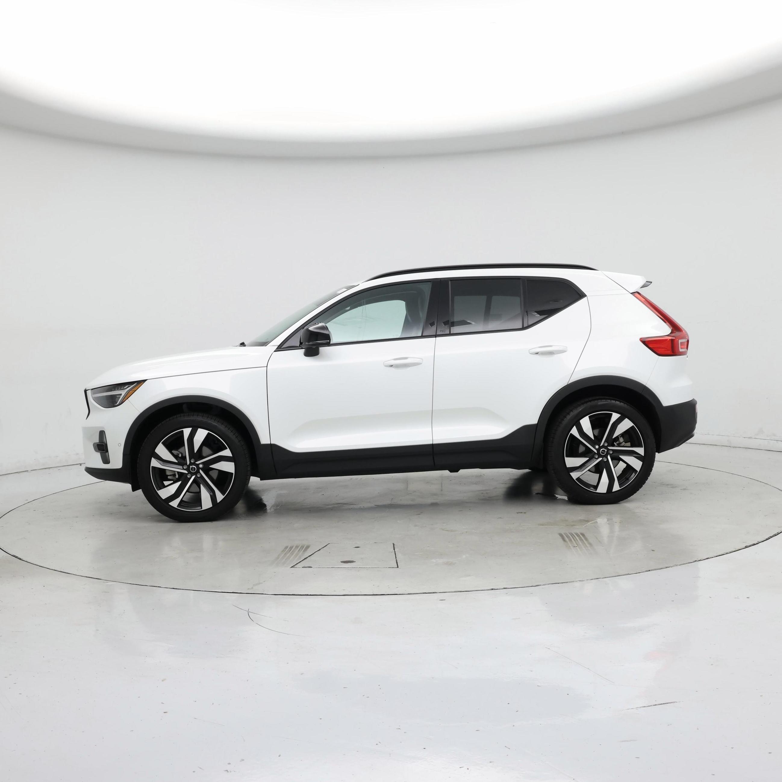 Thumbnail: 2024 Volvo XC40 - 3
