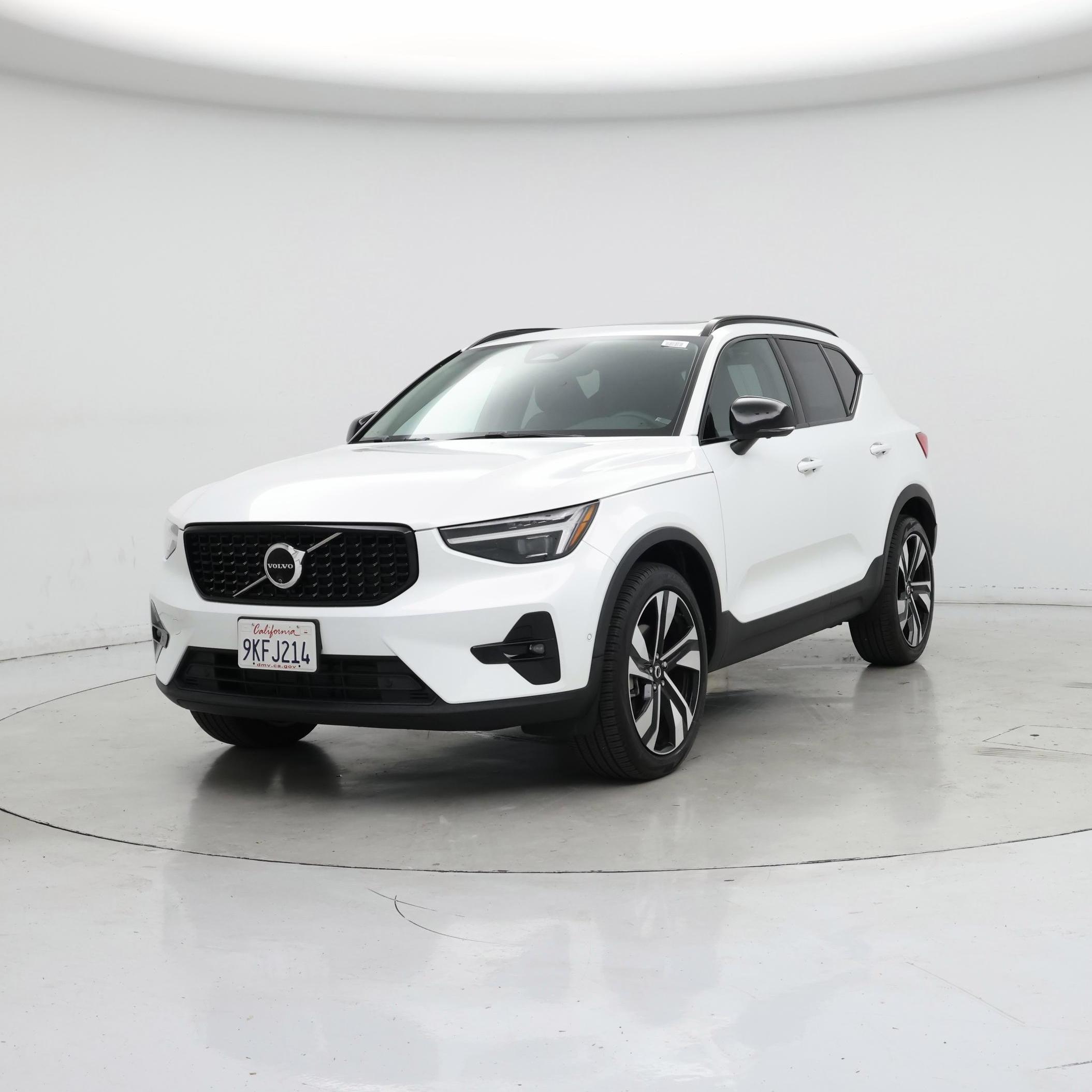 Thumbnail: 2024 Volvo XC40 - 4