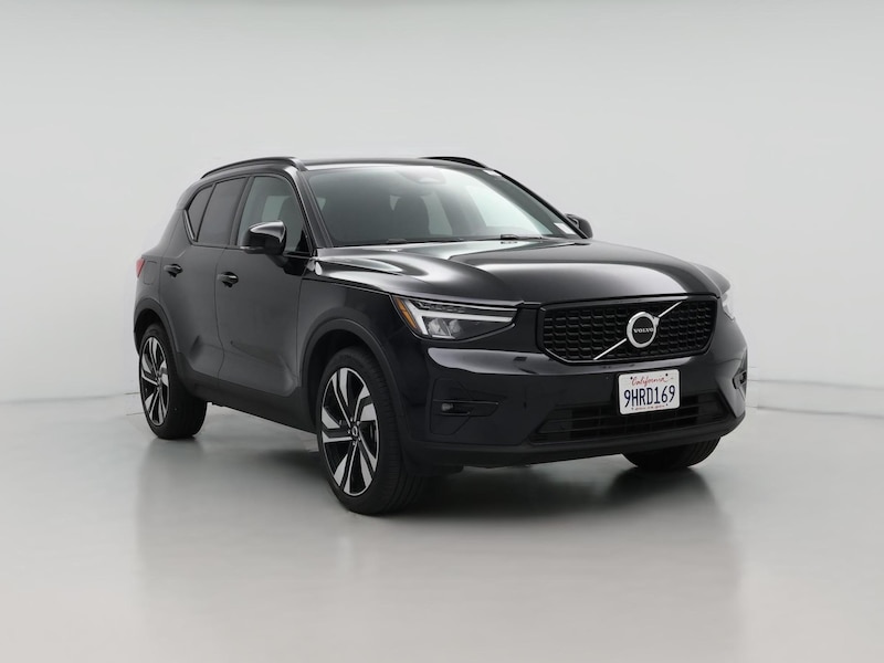 2023 Volvo XC40 B5 Plus Dark Theme