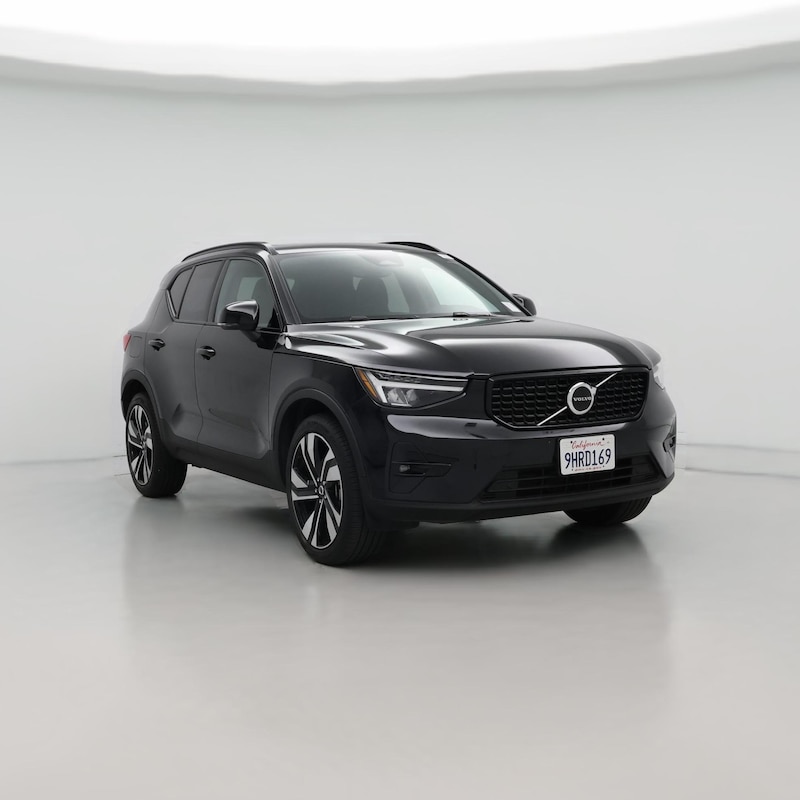 2023 Volvo XC40 B5 Plus Dark Theme