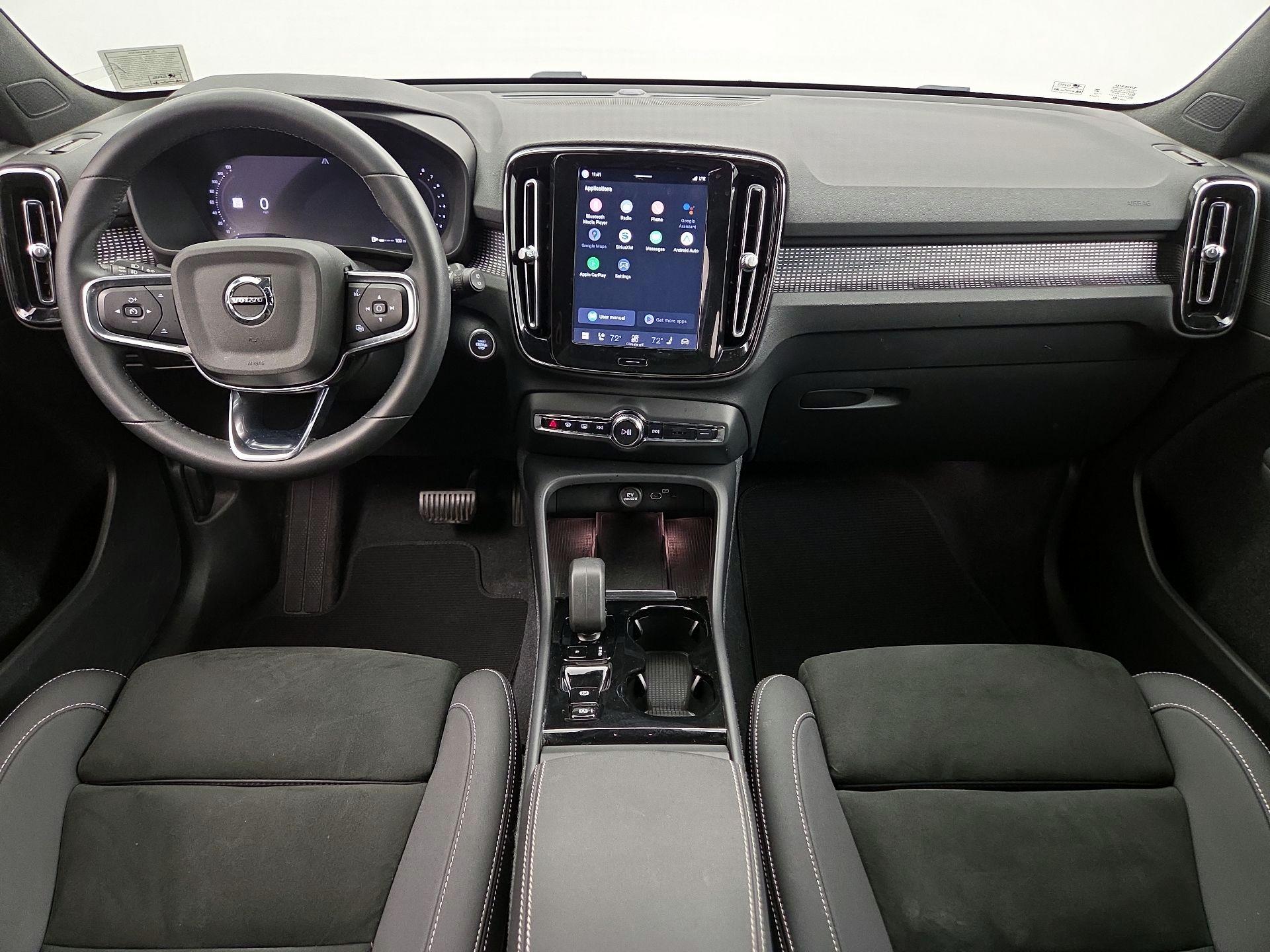 Thumbnail: 2023 Volvo XC40 - 9