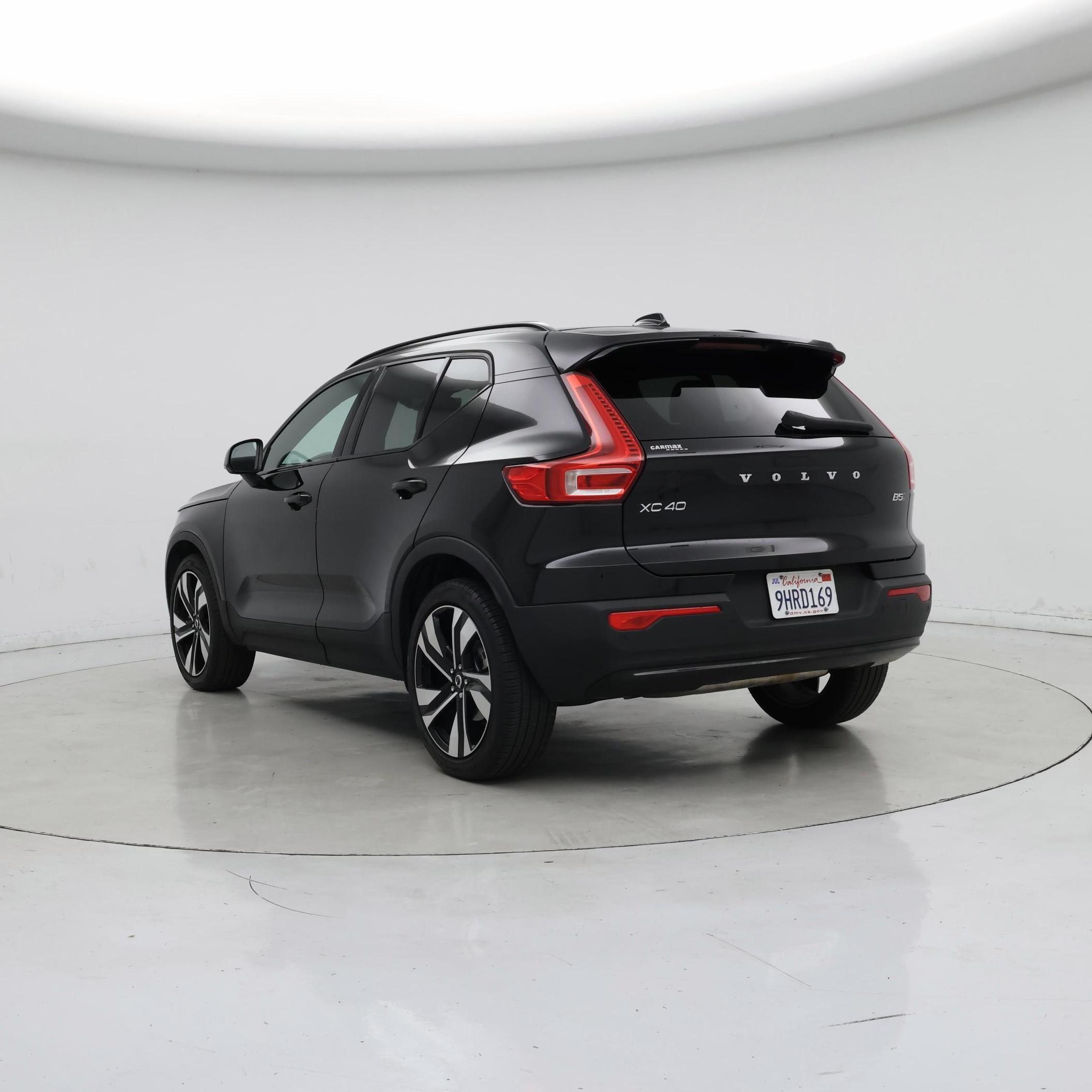 Thumbnail: 2023 Volvo XC40 - 2