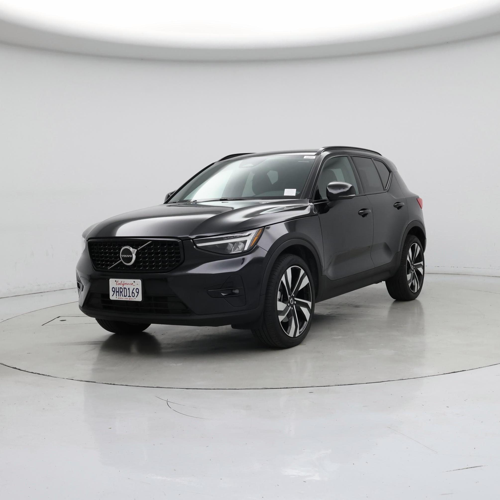 Thumbnail: 2023 Volvo XC40 - 4
