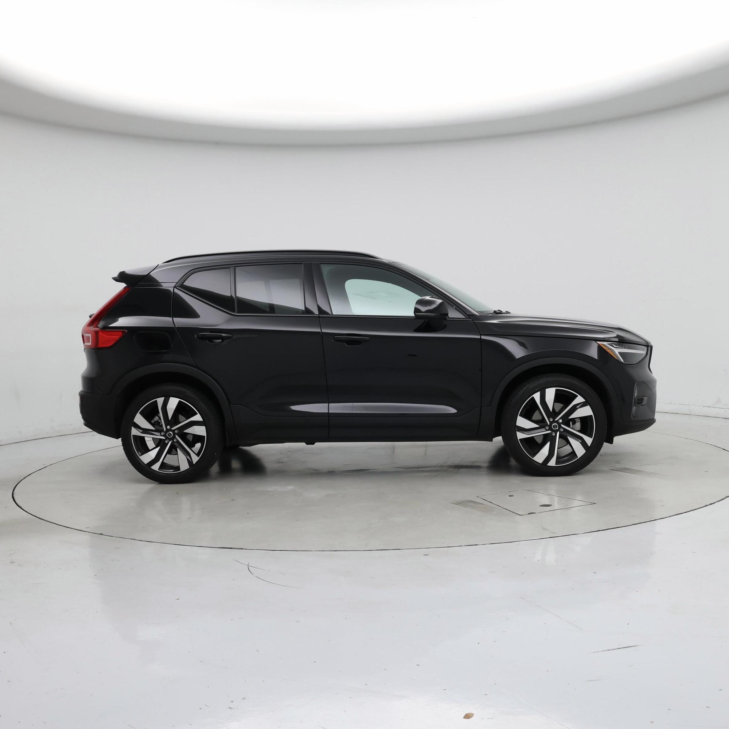 Thumbnail: 2023 Volvo XC40 - 7