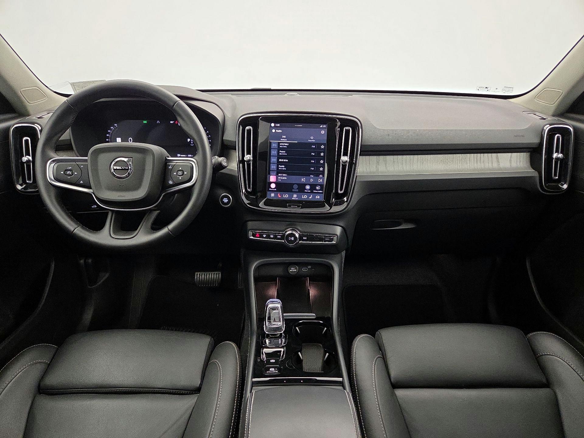 Thumbnail: 2025 Volvo XC40 - 9