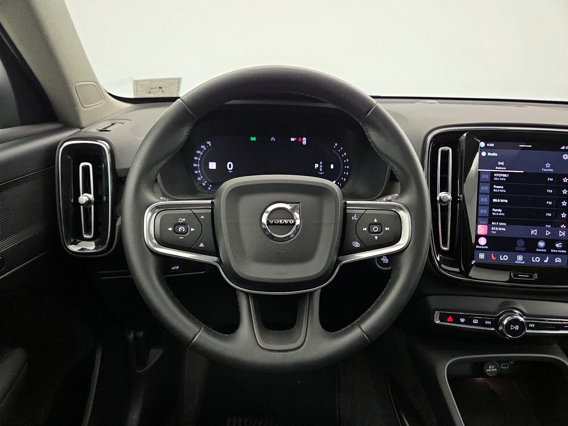 Thumbnail: 2025 Volvo XC40 - 10