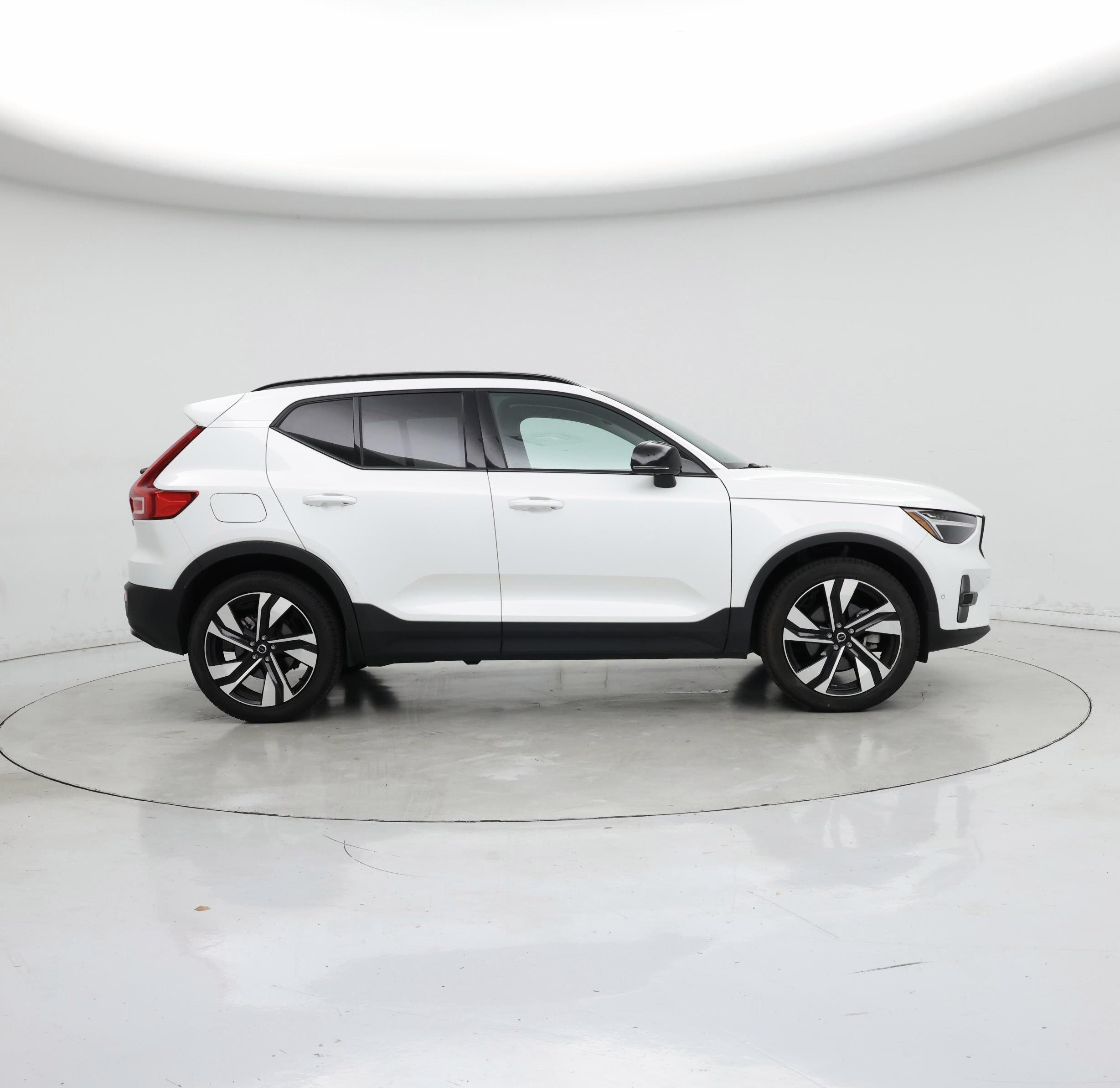 Thumbnail: 2025 Volvo XC40 - 7
