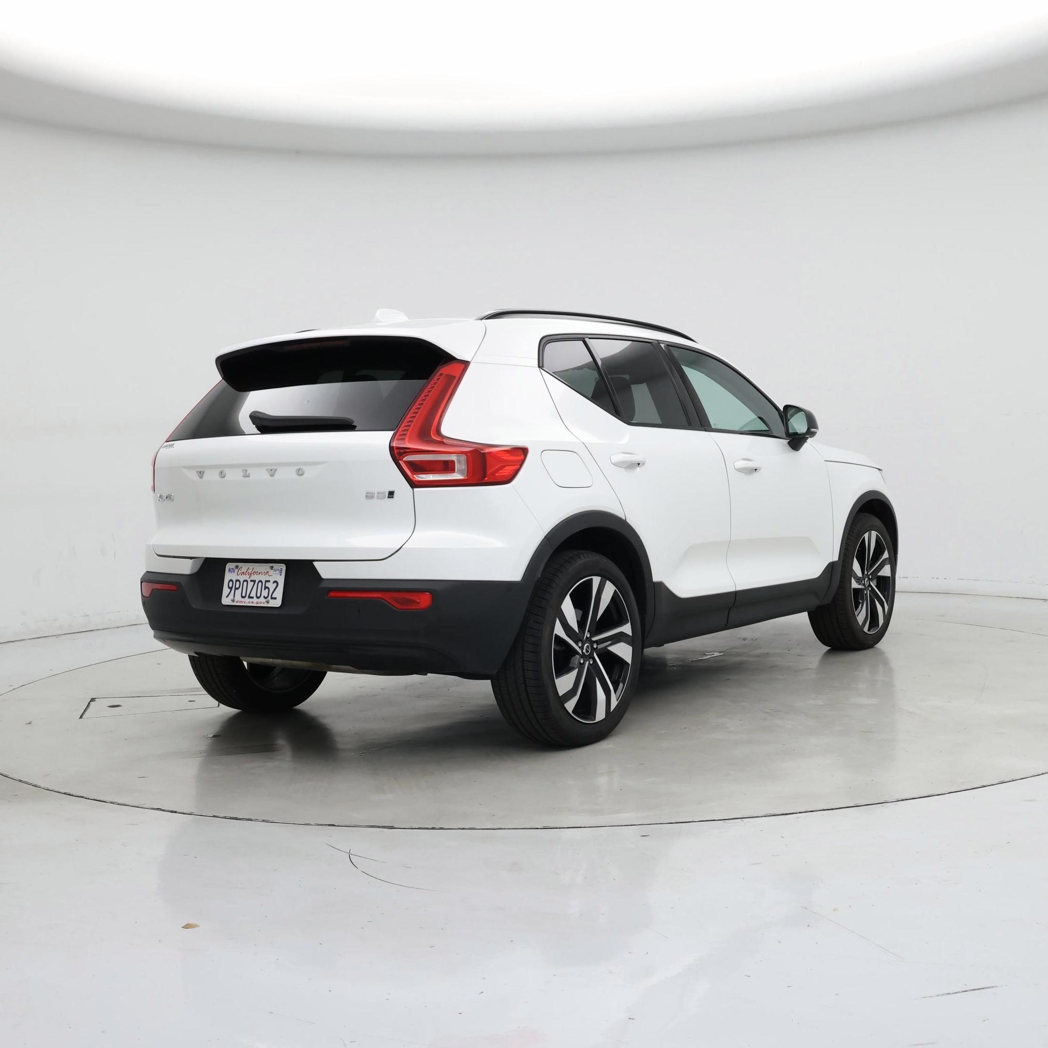 Thumbnail: 2025 Volvo XC40 - 8