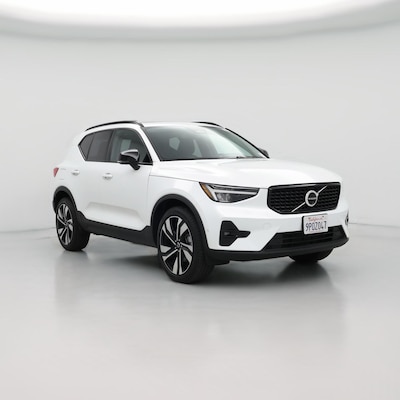 2025 Volvo XC40 B5 Plus Dark Theme