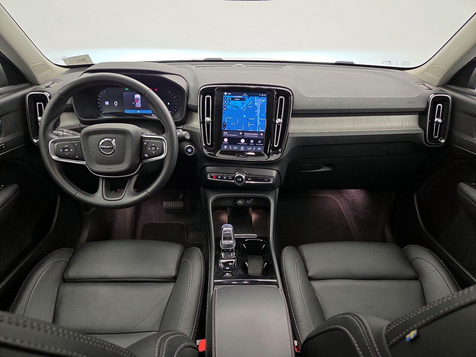 Thumbnail: 2025 Volvo XC40 - 9