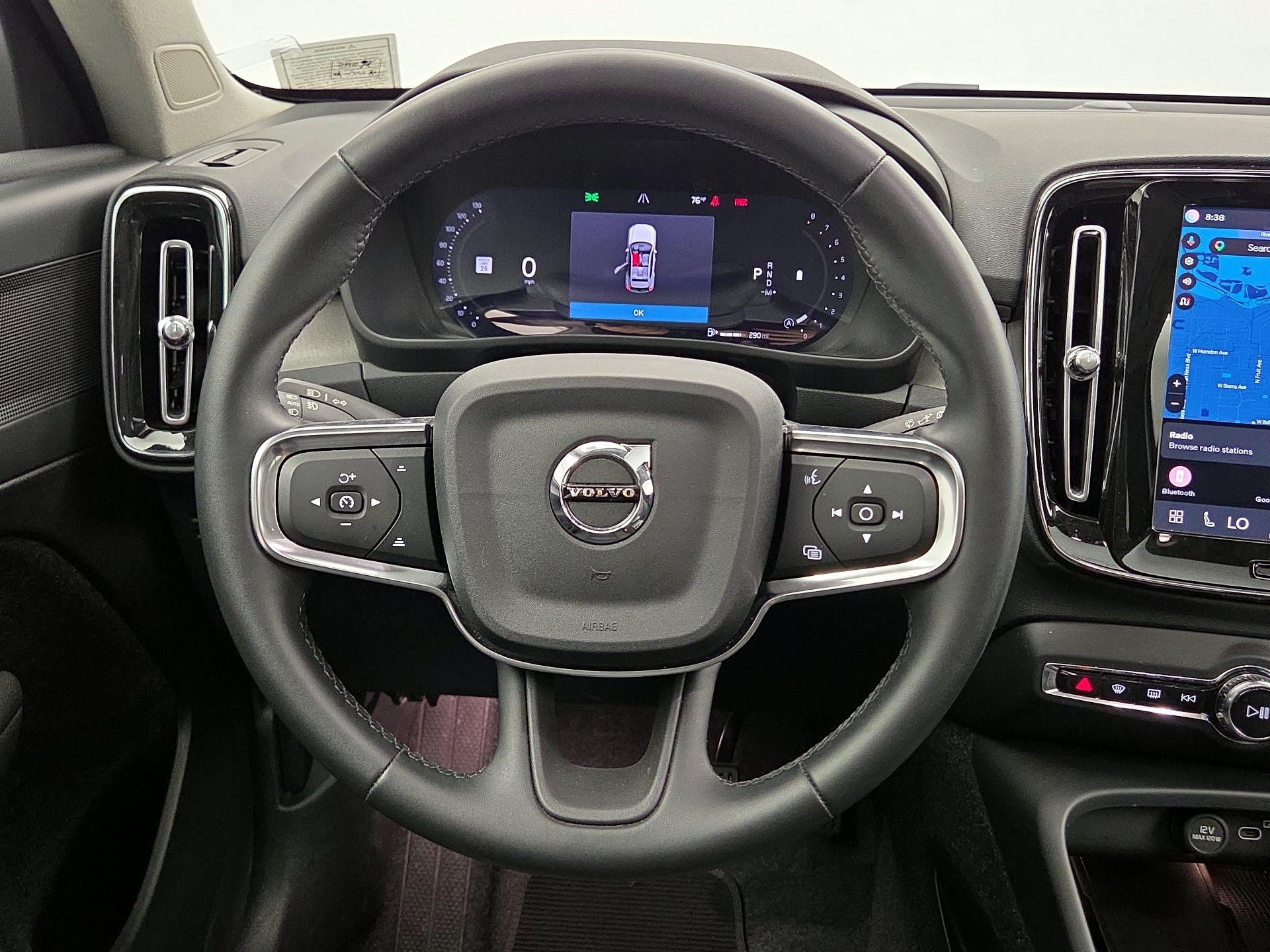 Thumbnail: 2025 Volvo XC40 - 10