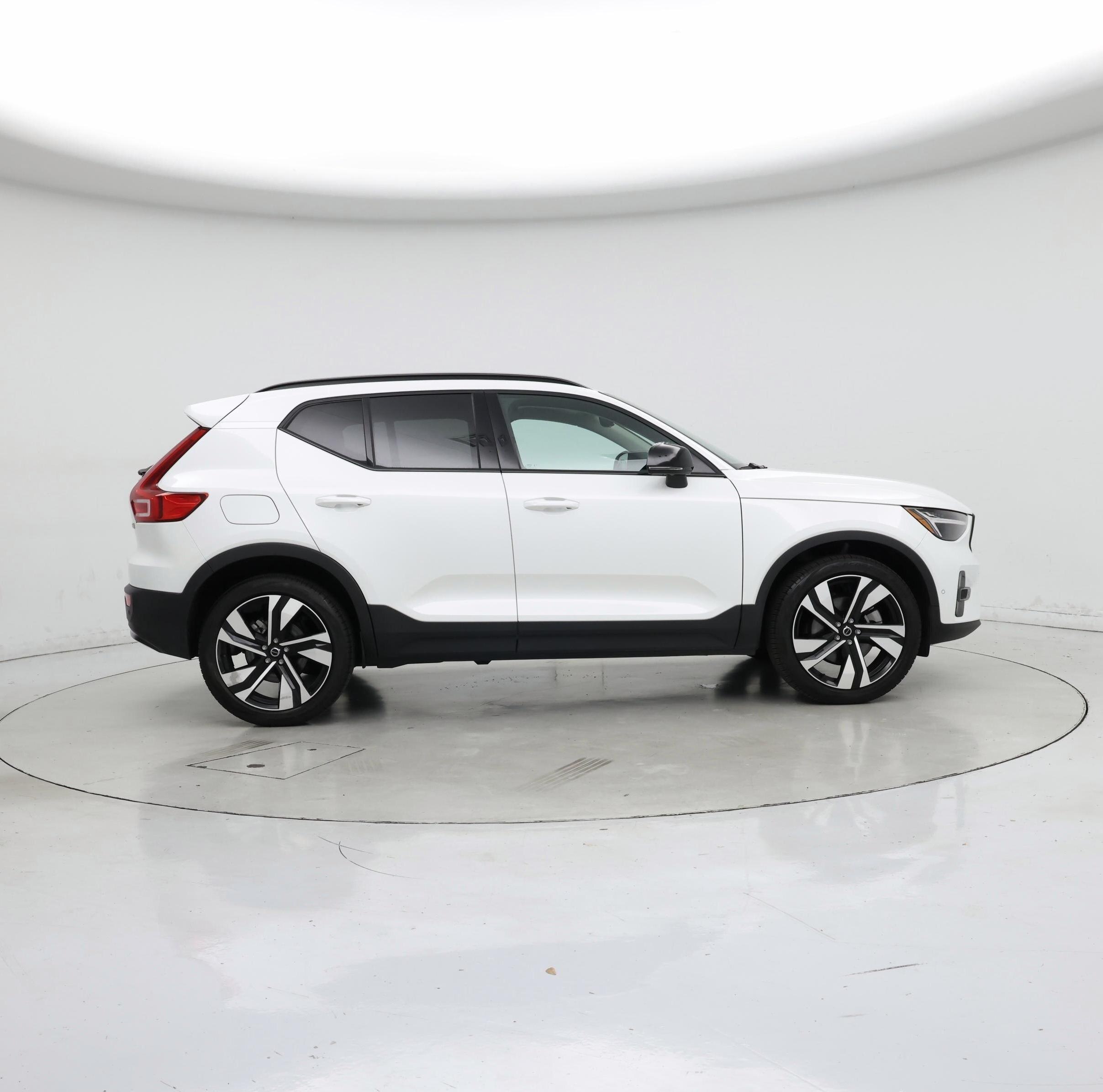 Thumbnail: 2025 Volvo XC40 - 7