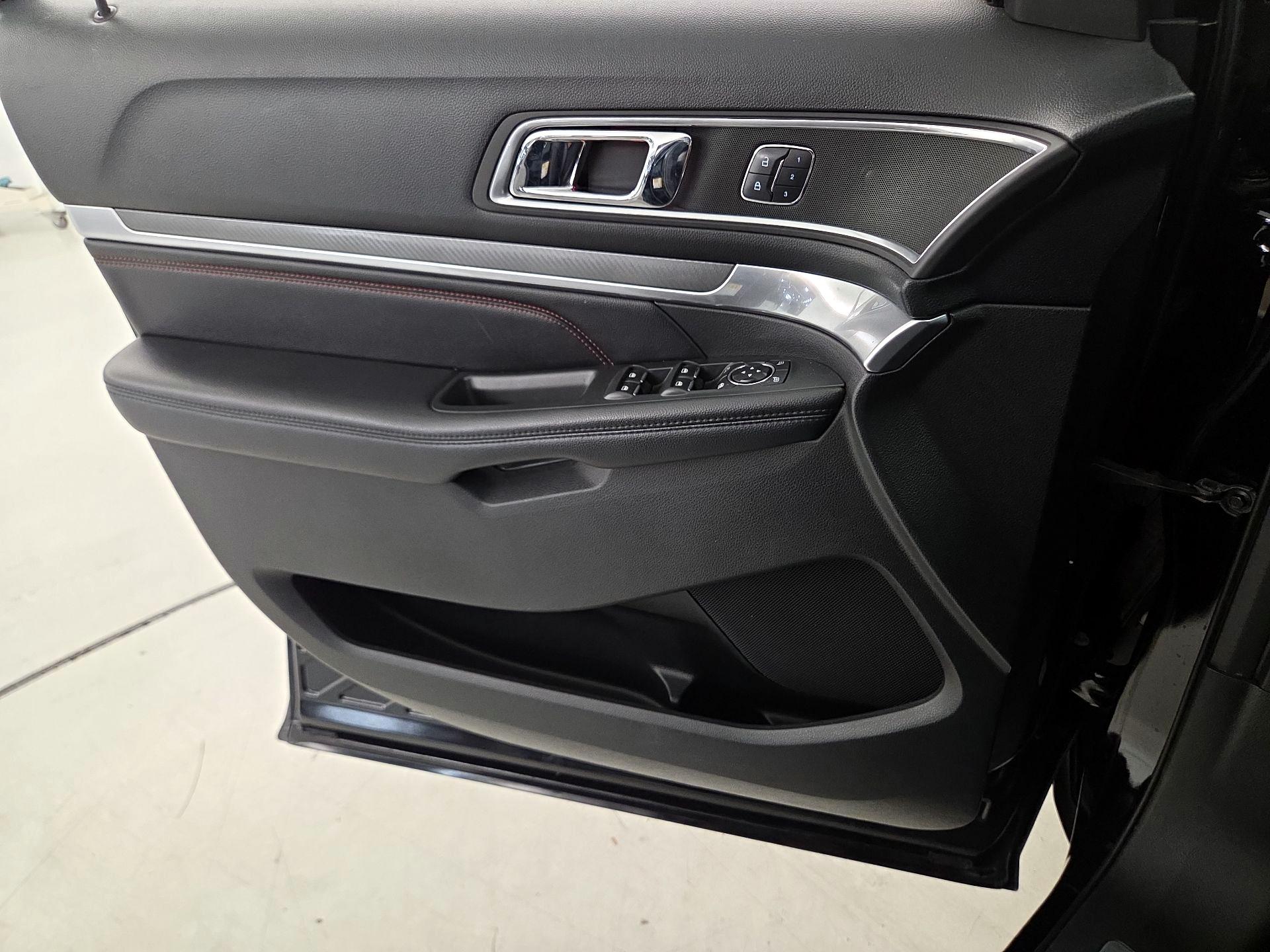 Thumbnail: 2016 Ford Explorer - 12