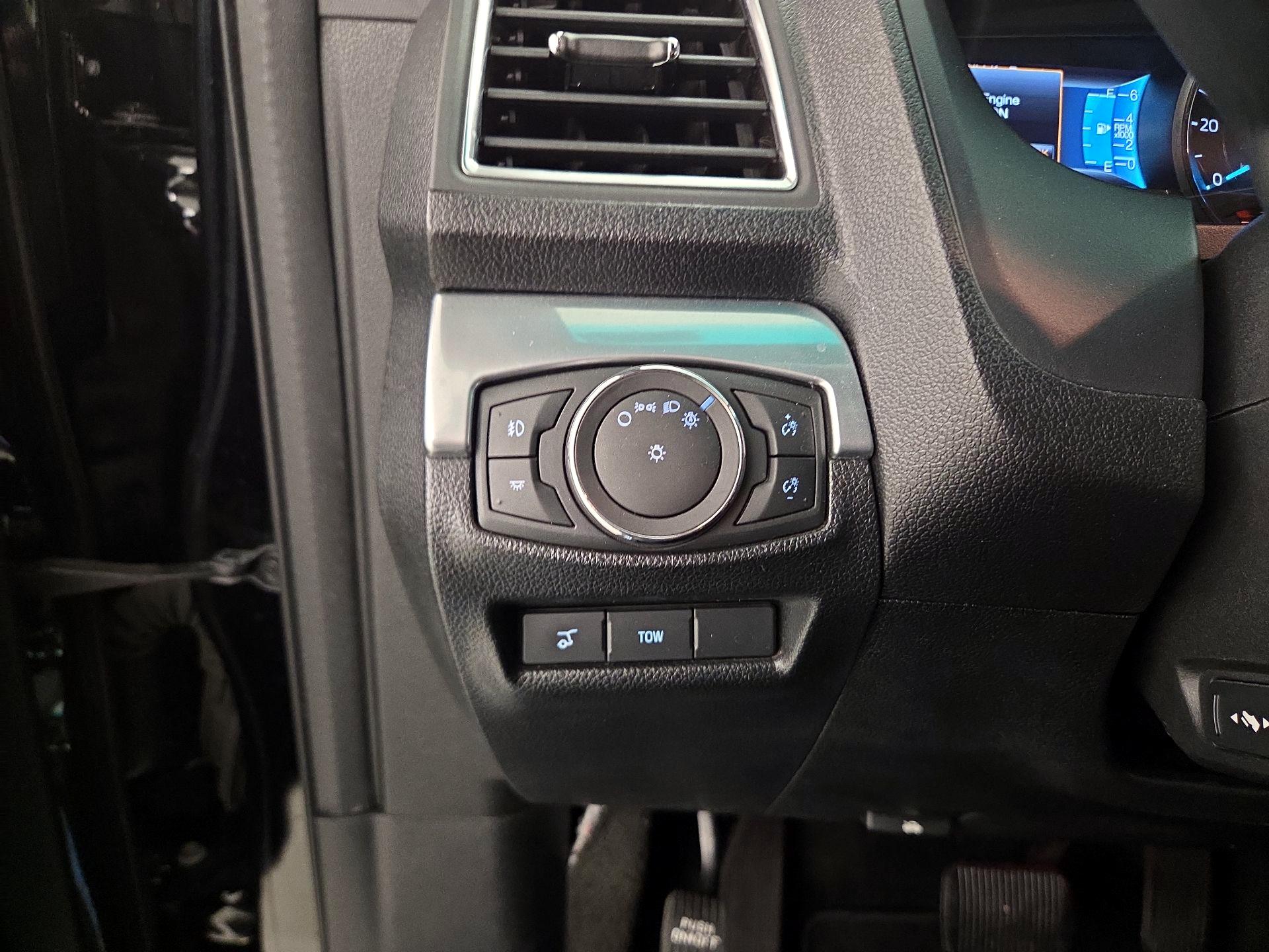 Thumbnail: 2016 Ford Explorer - 13