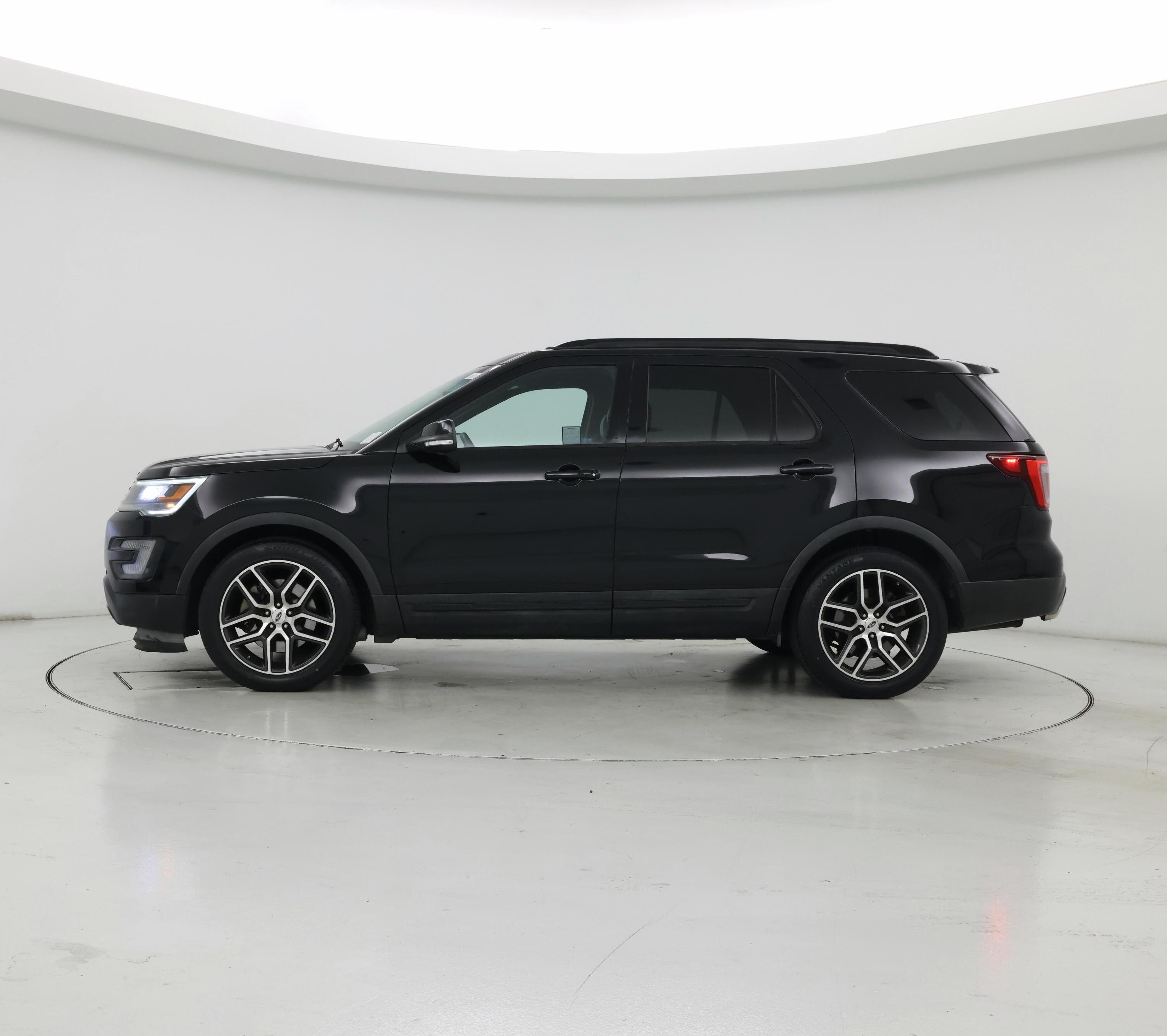 Thumbnail: 2016 Ford Explorer - 3