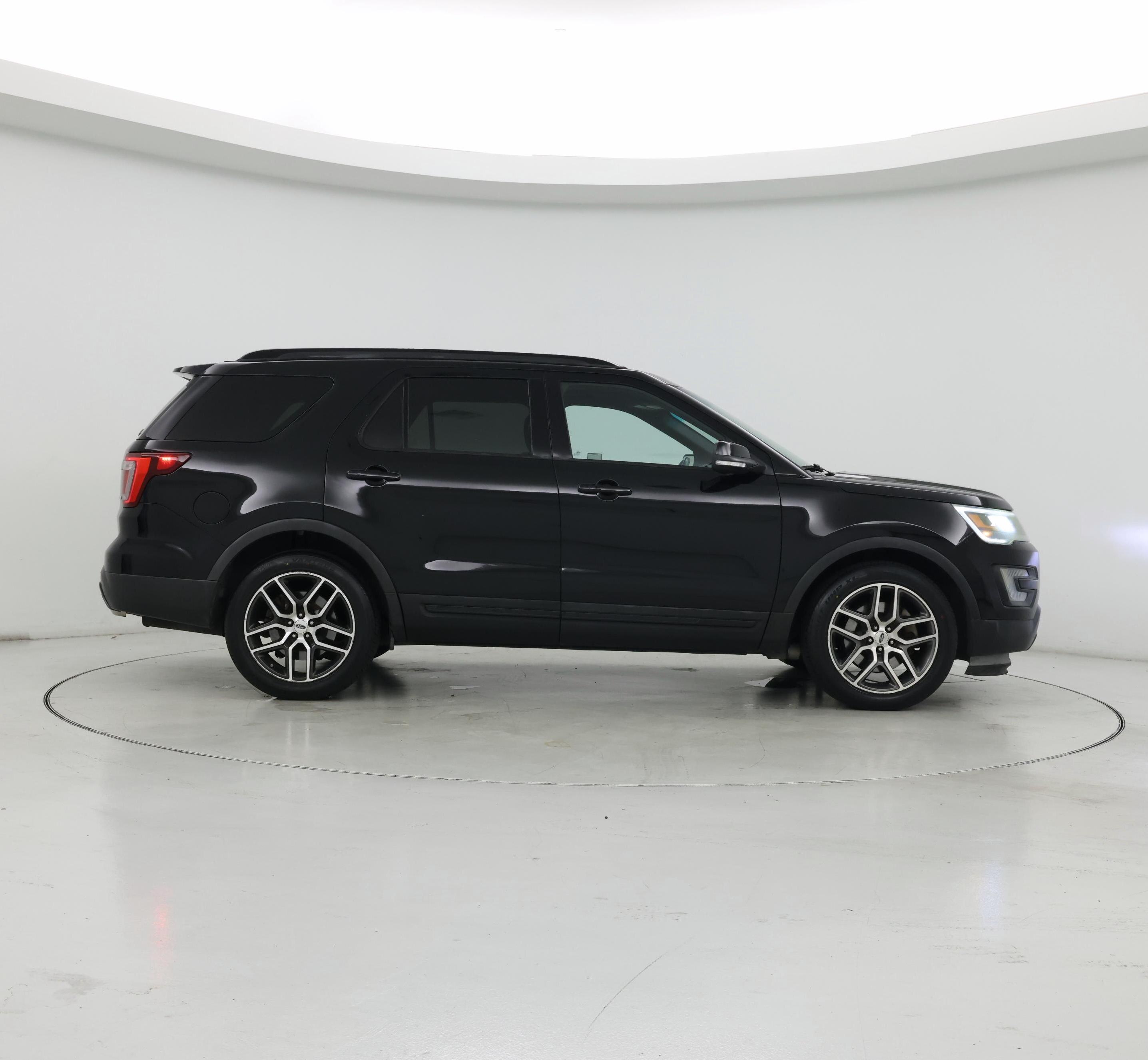 Thumbnail: 2016 Ford Explorer - 7